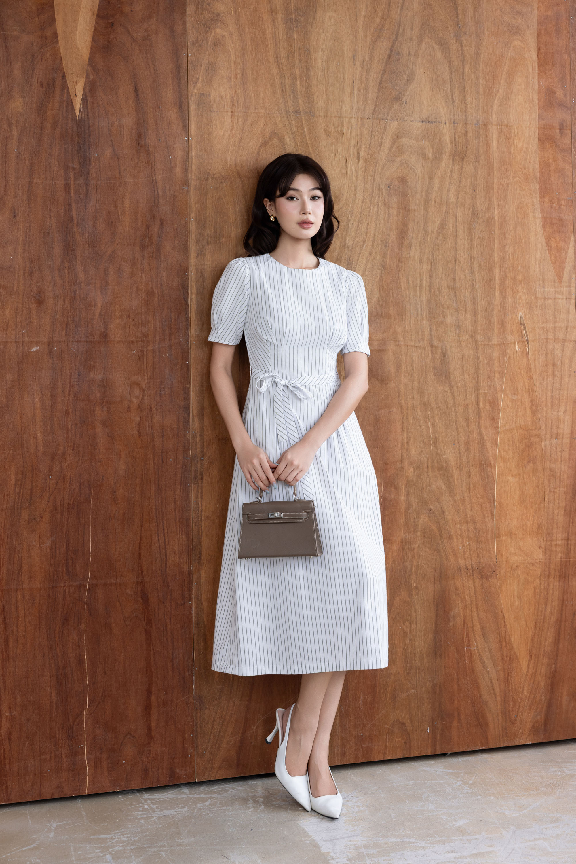SWANLAKE | Váy Đầm Nữ Xòe Chiết Eo Tôn Dáng Vải Cotton Linen Sọc Cổ Tròn Tay Ngắn Thanh Lịch D13711LW01