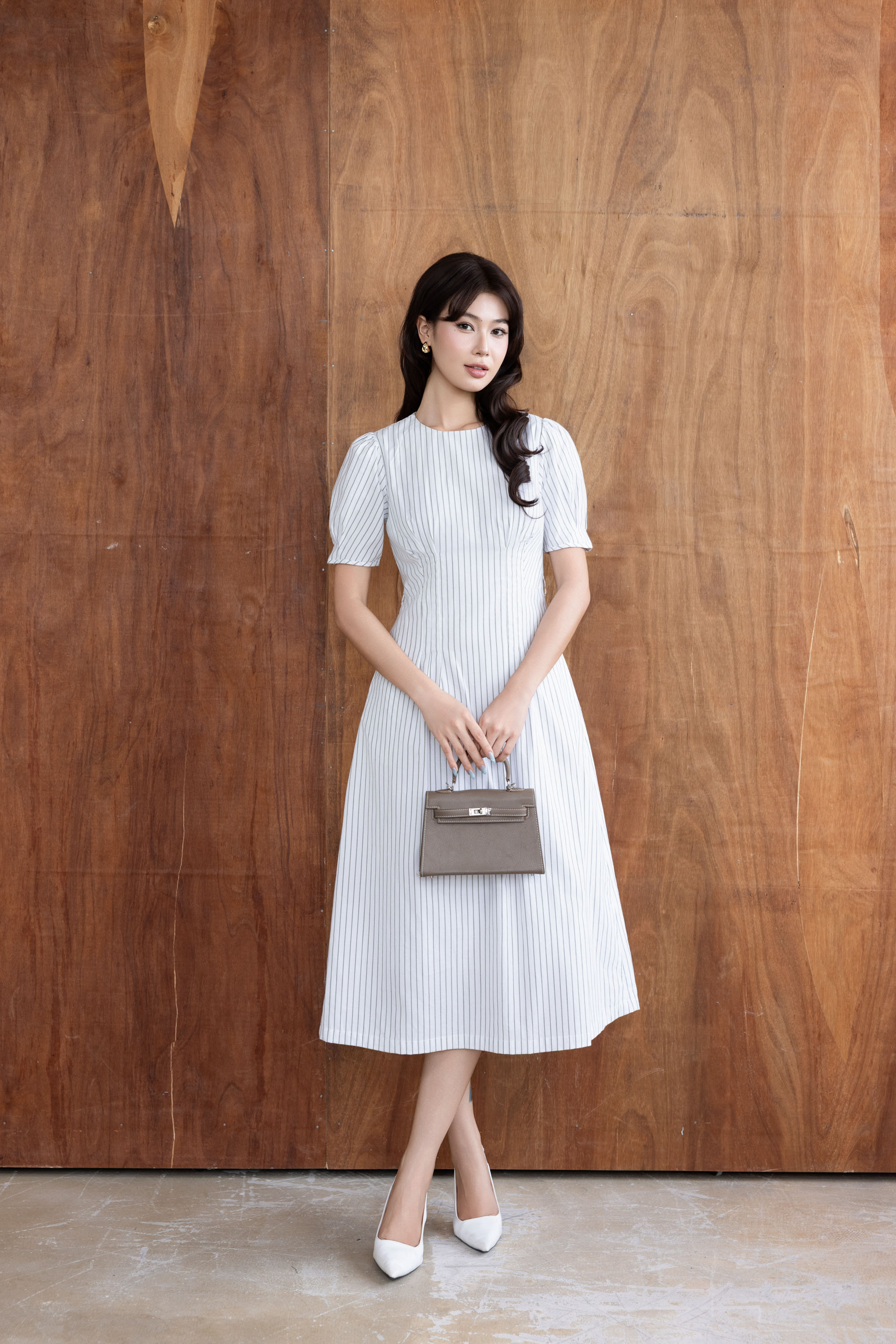SWANLAKE | Váy Đầm Nữ Xòe Chiết Eo Tôn Dáng Vải Cotton Linen Sọc Cổ Tròn Tay Ngắn Thanh Lịch D13711LW01
