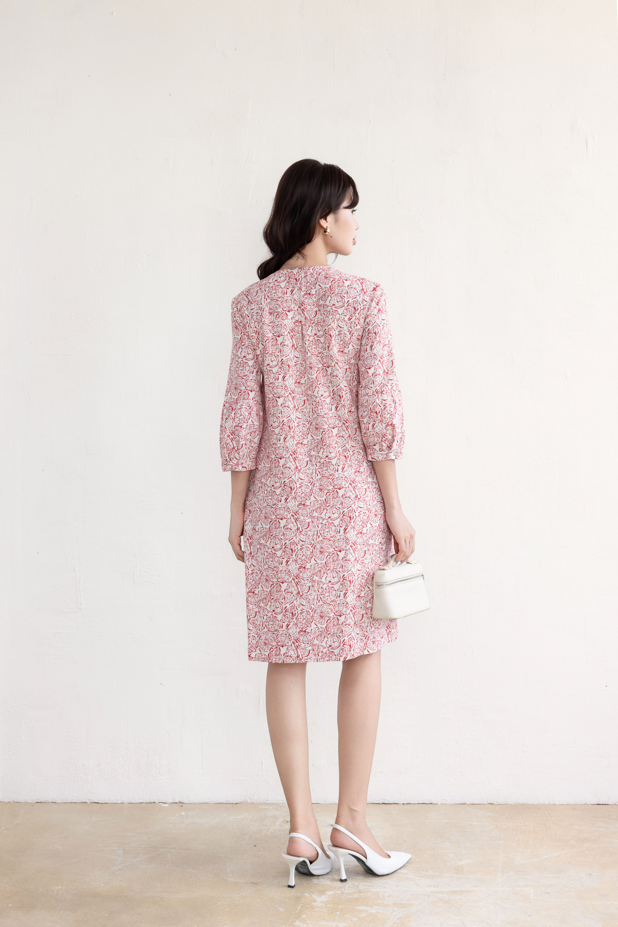 SWANLAKE | Váy Đầm Nữ Suông Tay Lỡ Cổ Trụ Cài Nút Vải Linen Cao Cấp Có Túi Du Lịch Biển Hè D12364LW07