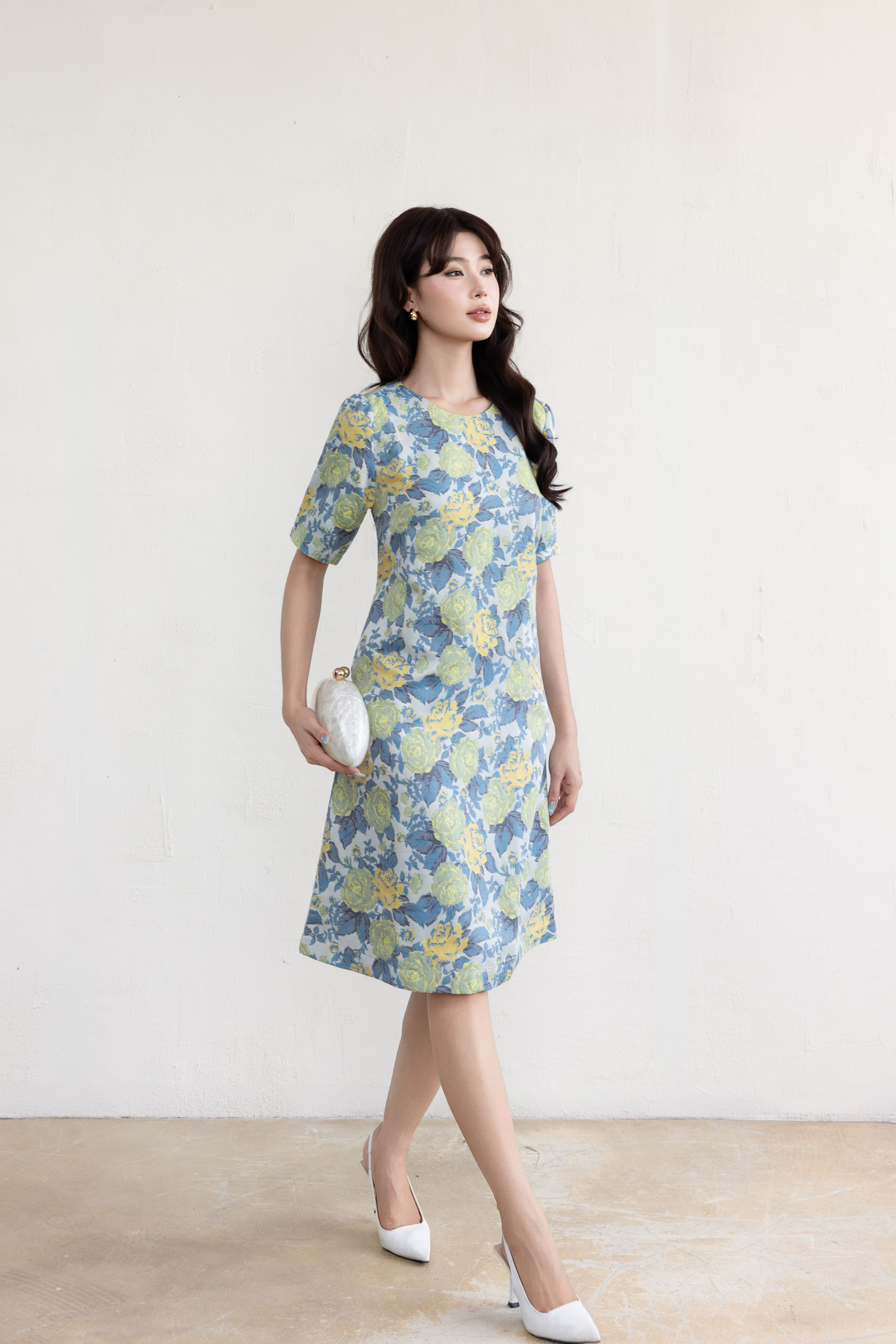 SWANLAKE | Váy Đầm Nữ Midi Cổ Tròn Tay Ngắn Vải Gấm Hoa Có Túi Sang Trọng Đi Tiệc Công Sở D13266LW02