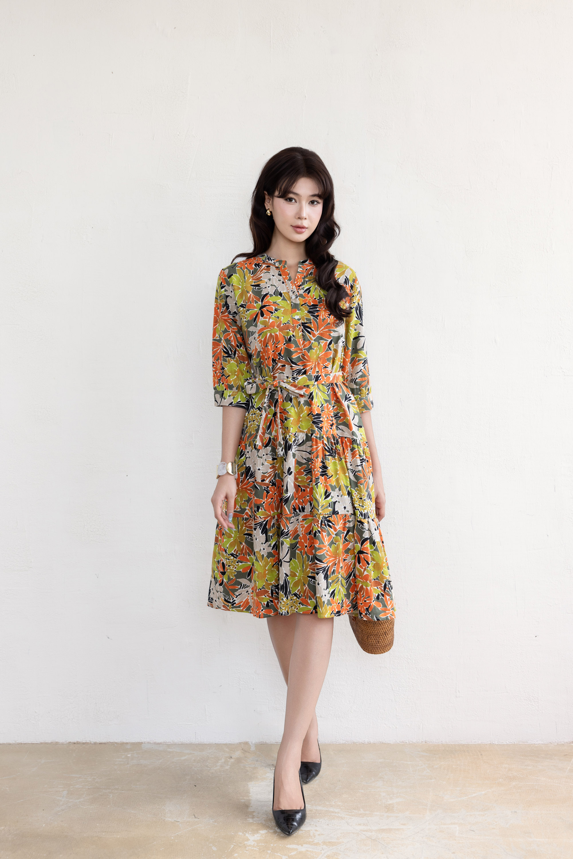 SWANLAKE | Váy Đầm Nữ Dây Thắt Eo Cổ Trụ Cài Nút Tay Lỡ Vải Linen Bông Họa Tiết Hoa Lá Mùa Hè D11041LW09
