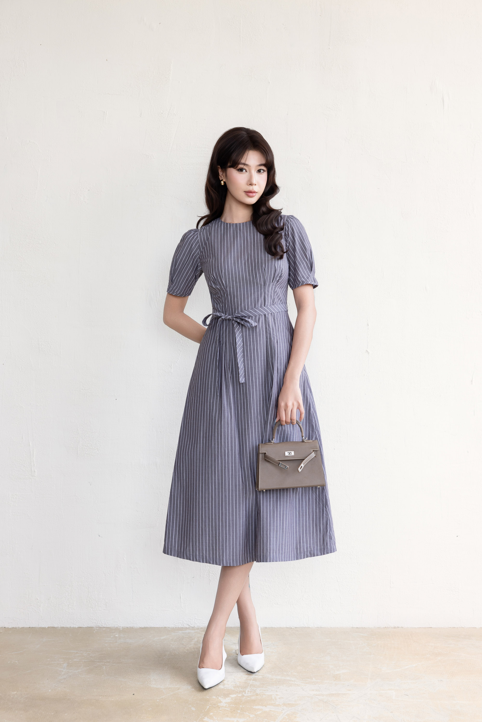 SWANLAKE | Váy Đầm Nữ Xòe Chiết Eo Tôn Dáng Vải Cotton Linen Sọc Cổ Tròn Tay Ngắn Thanh Lịch D13711LW01