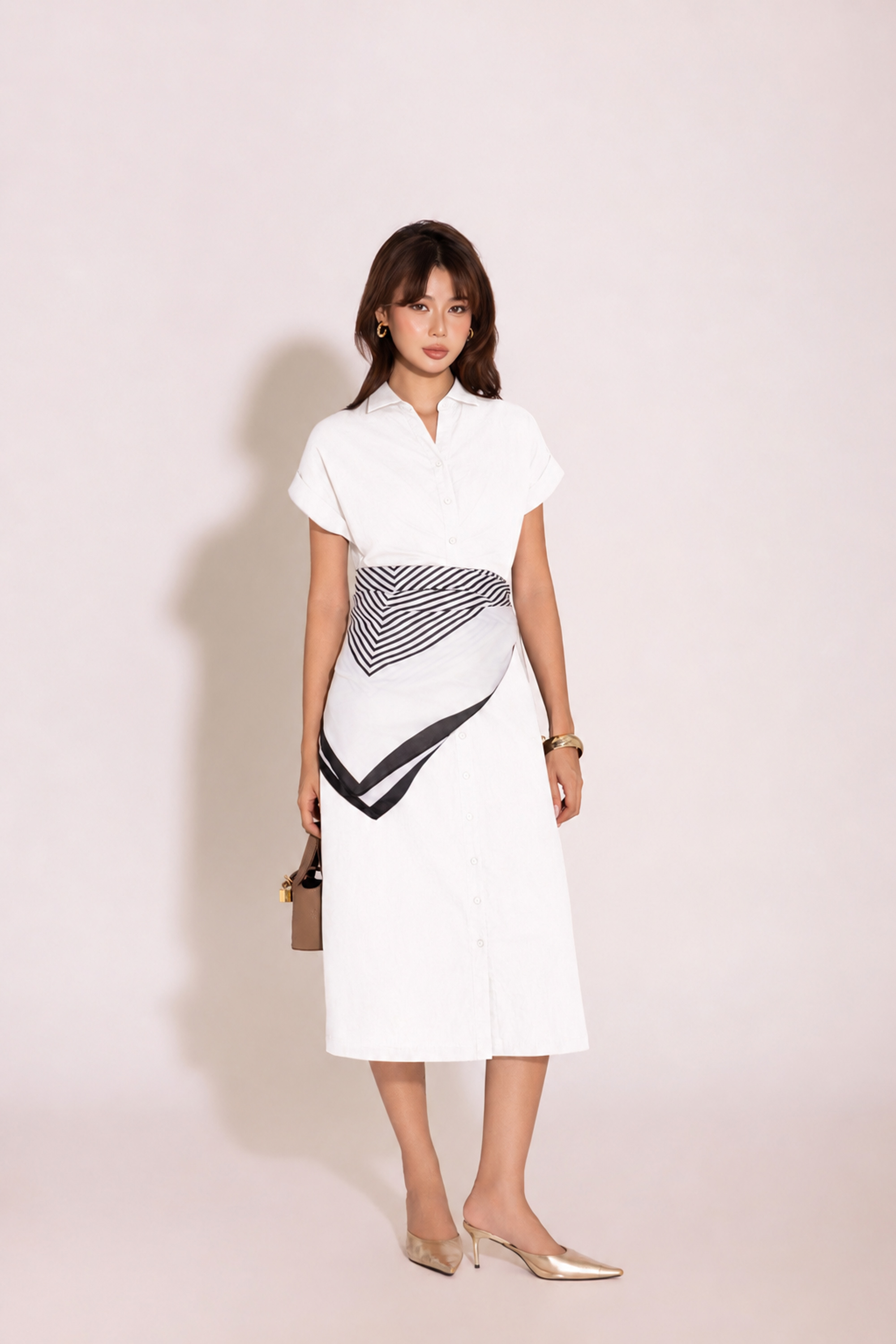SWANLAKE | Váy Đầm Nữ Sơ Mi Trơn Dáng Dài Vải Linen Tay Ngắn Chiết Eo Công Sở Thanh Lịch D14080LW01