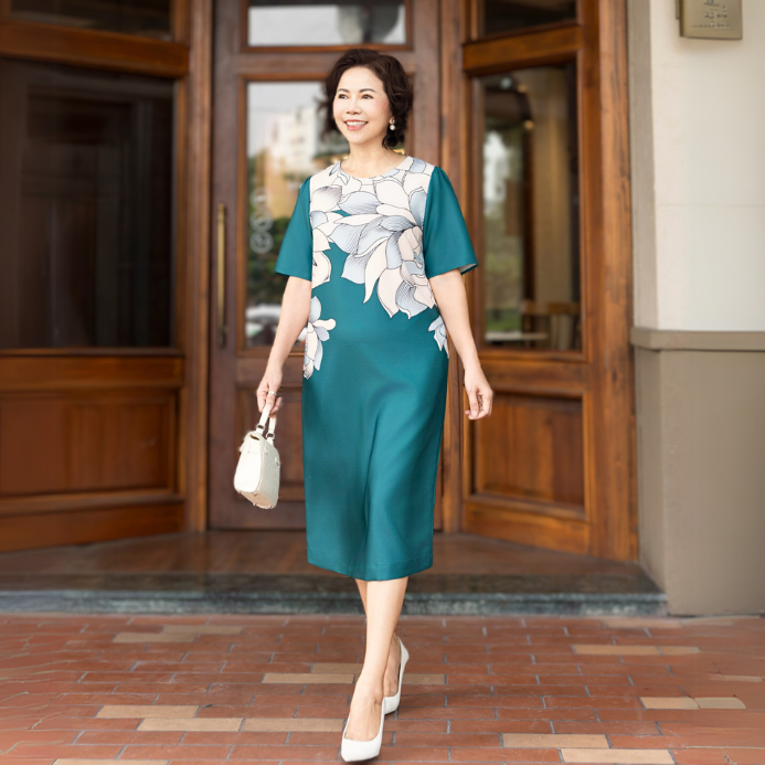 M COLLECTION | Đầm Lụa Day Co Giãn Chân Bông Đi Tiệc Trung Niên, Tặng Mẹ Sang Trọng D12571LW01