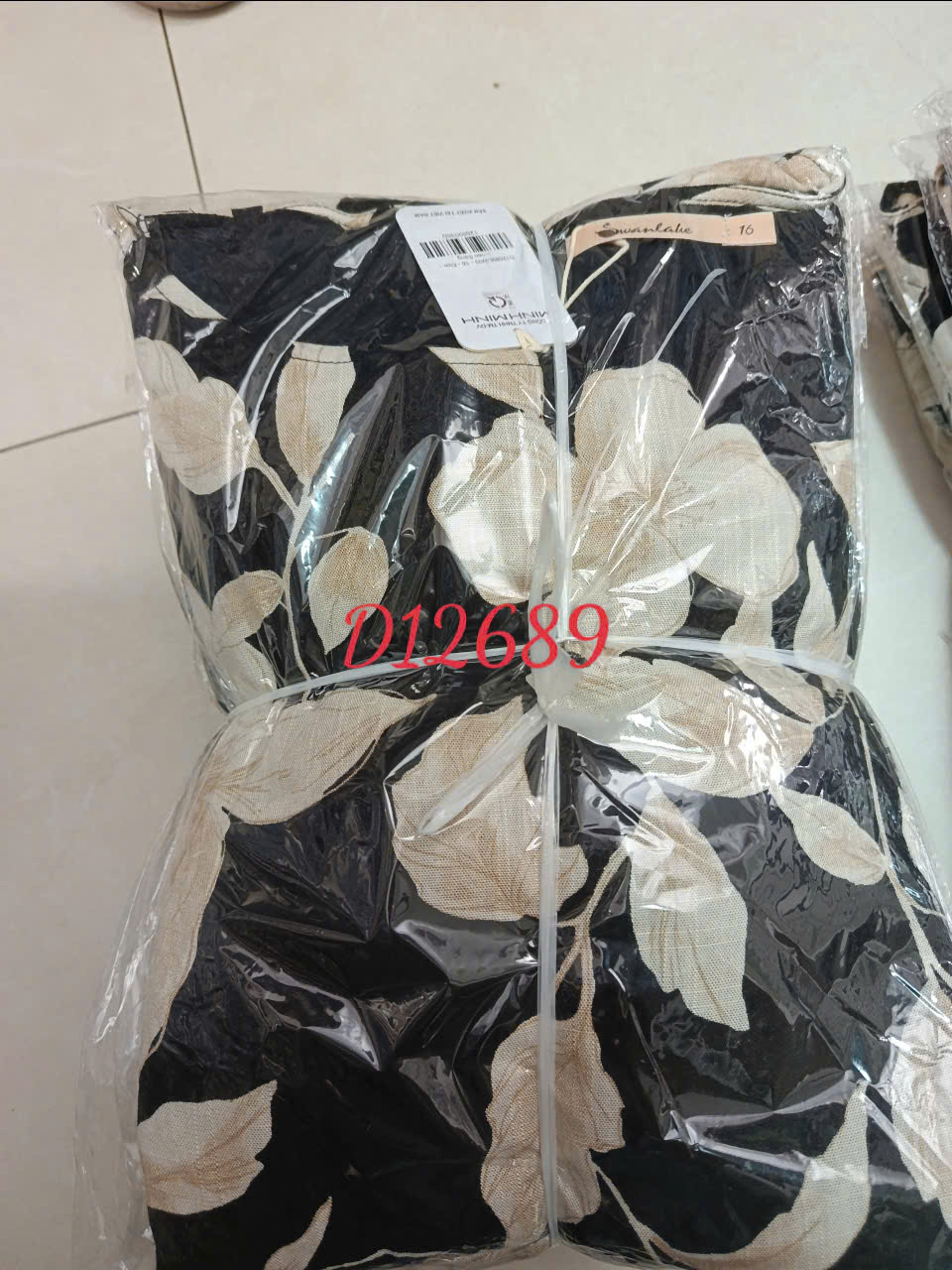 SWANLAKE | Váy Đầm Nữ Maxi Suông Vải Linen In Hoa Hè Cổ Thuyền Tay Ngắn Xẻ Tà Có Túi Du Lịch D12689LW03