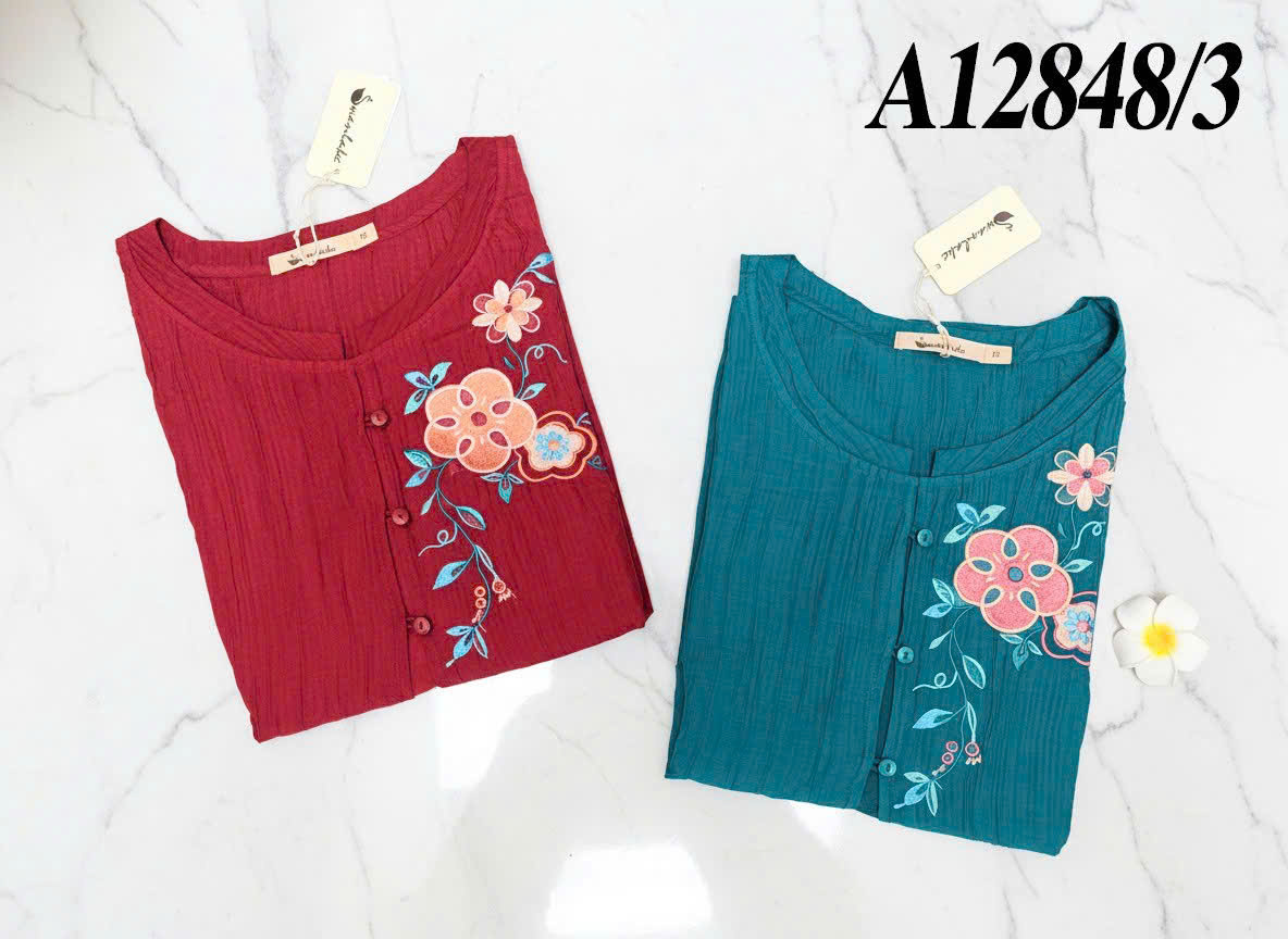 M COLLECTION | Áo Kiểu Nữ Trung Niên Tặng Mẹ Tơ Lót Lụa Hàn Thêu Hoa Cài Nút Tay Lỡ Xẻ 2 Mảnh A12848LW01