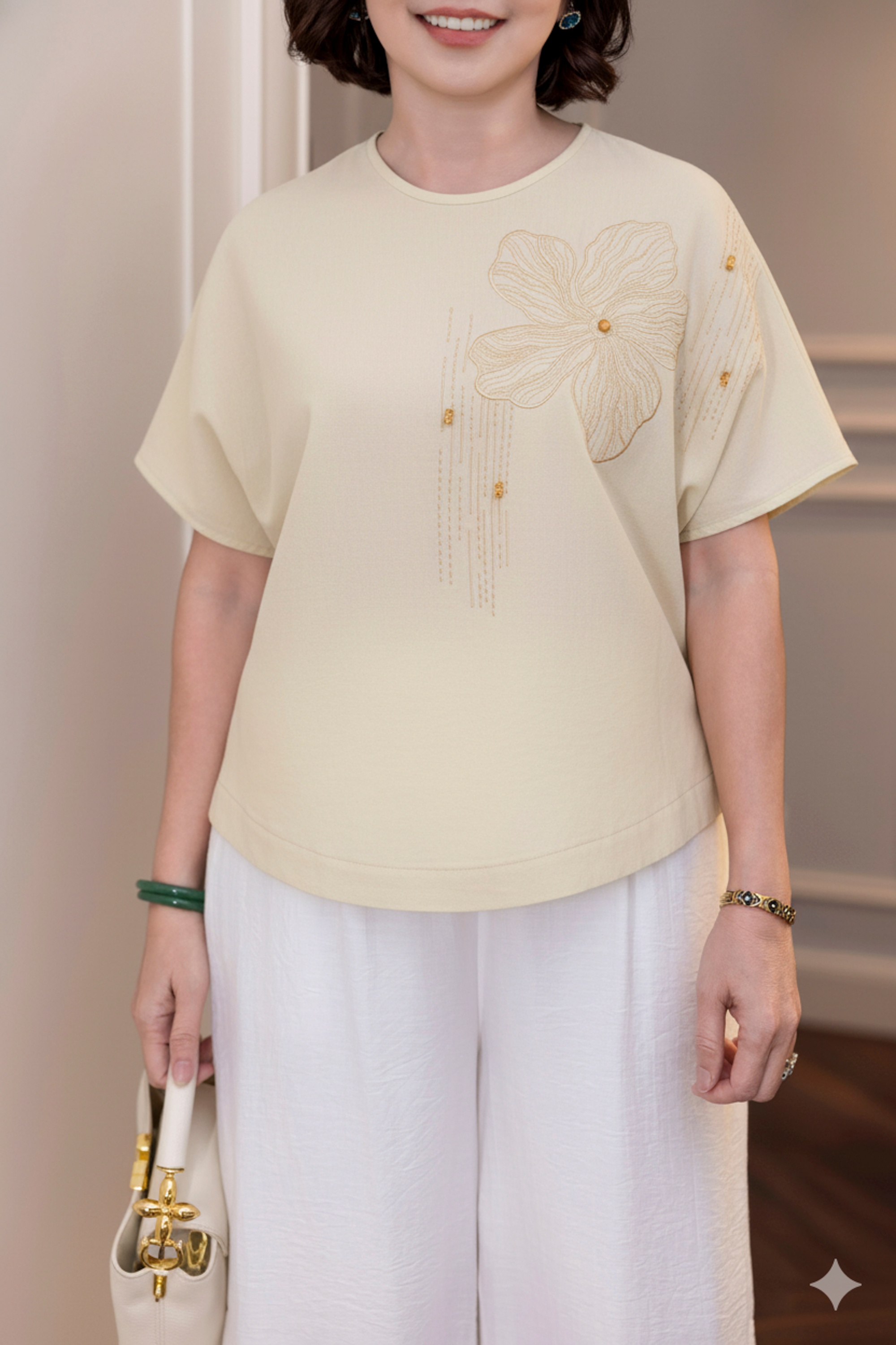 M COLLECTION | Áo Kiểu Nữ Trung Niên Tặng Mẹ, Bà Linen Thêu Hoa Cổ Tròn Tay Ngắn Cánh Dơi A12942