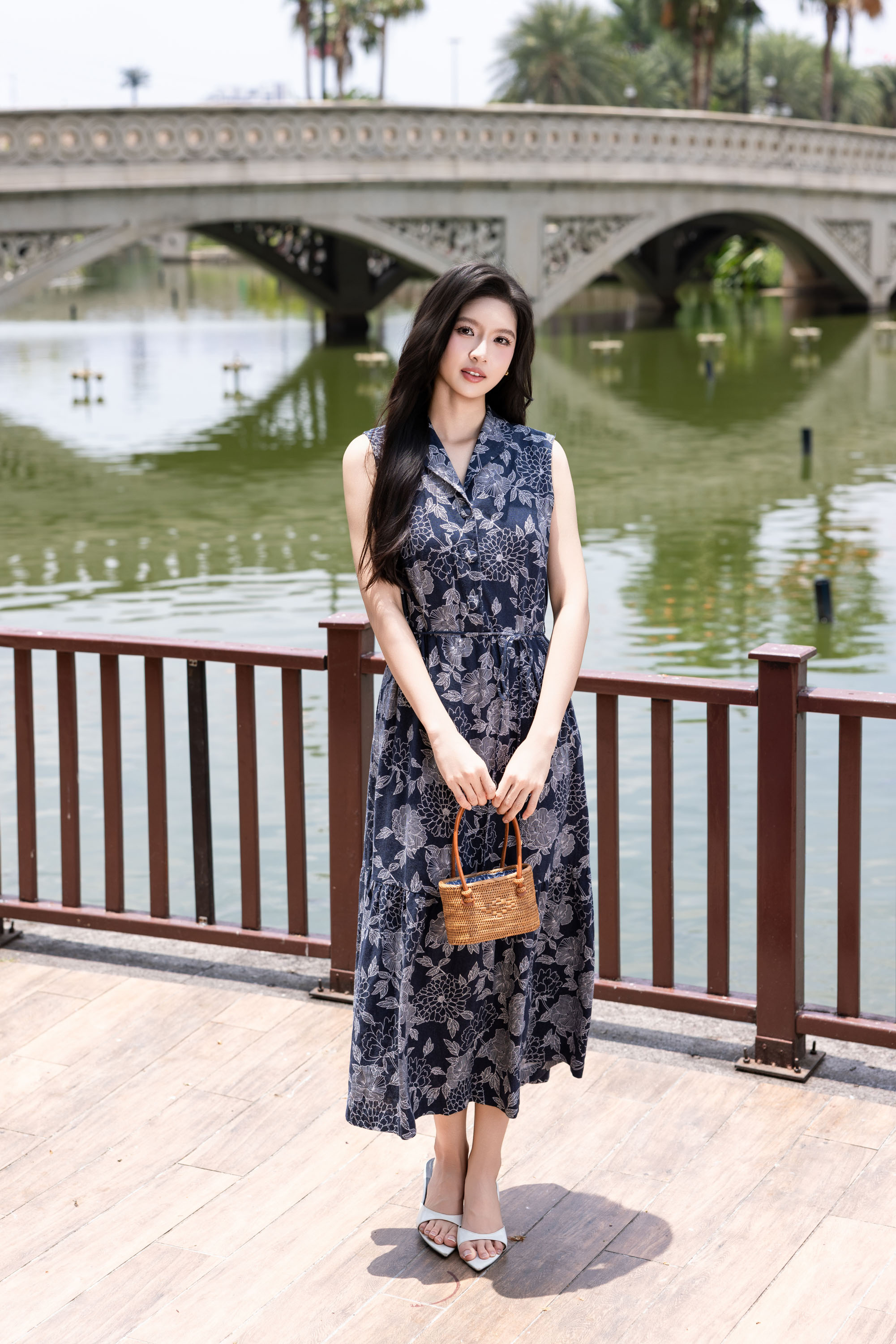 SWANLAKE | Váy Đầm Nữ Vải Linen Cổ Sơ Mi Cài Nút Sát Nách Có Túi Dây Thắt Eo Đuôi Cá Xòe D13691LW01