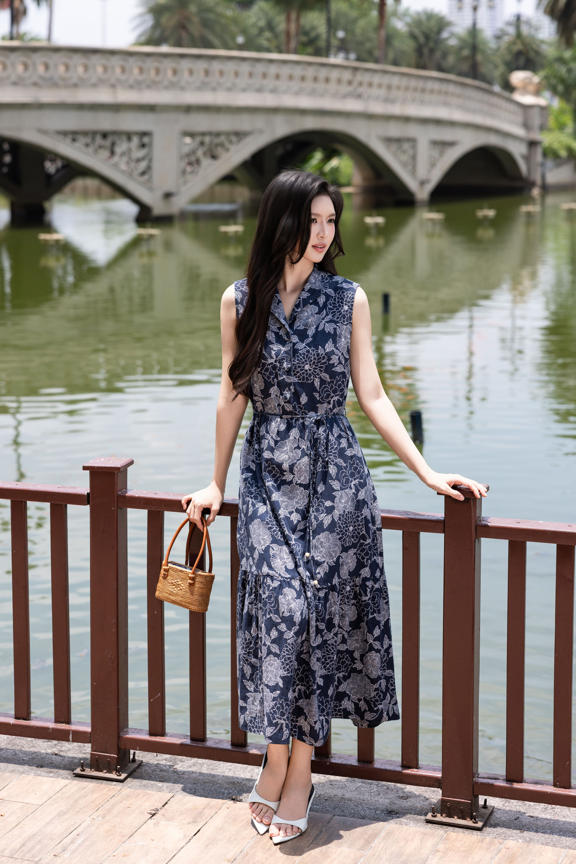 SWANLAKE | Váy Đầm Nữ Vải Linen Cổ Sơ Mi Cài Nút Sát Nách Có Túi Dây Thắt Eo Đuôi Cá Xòe D13691LW01
