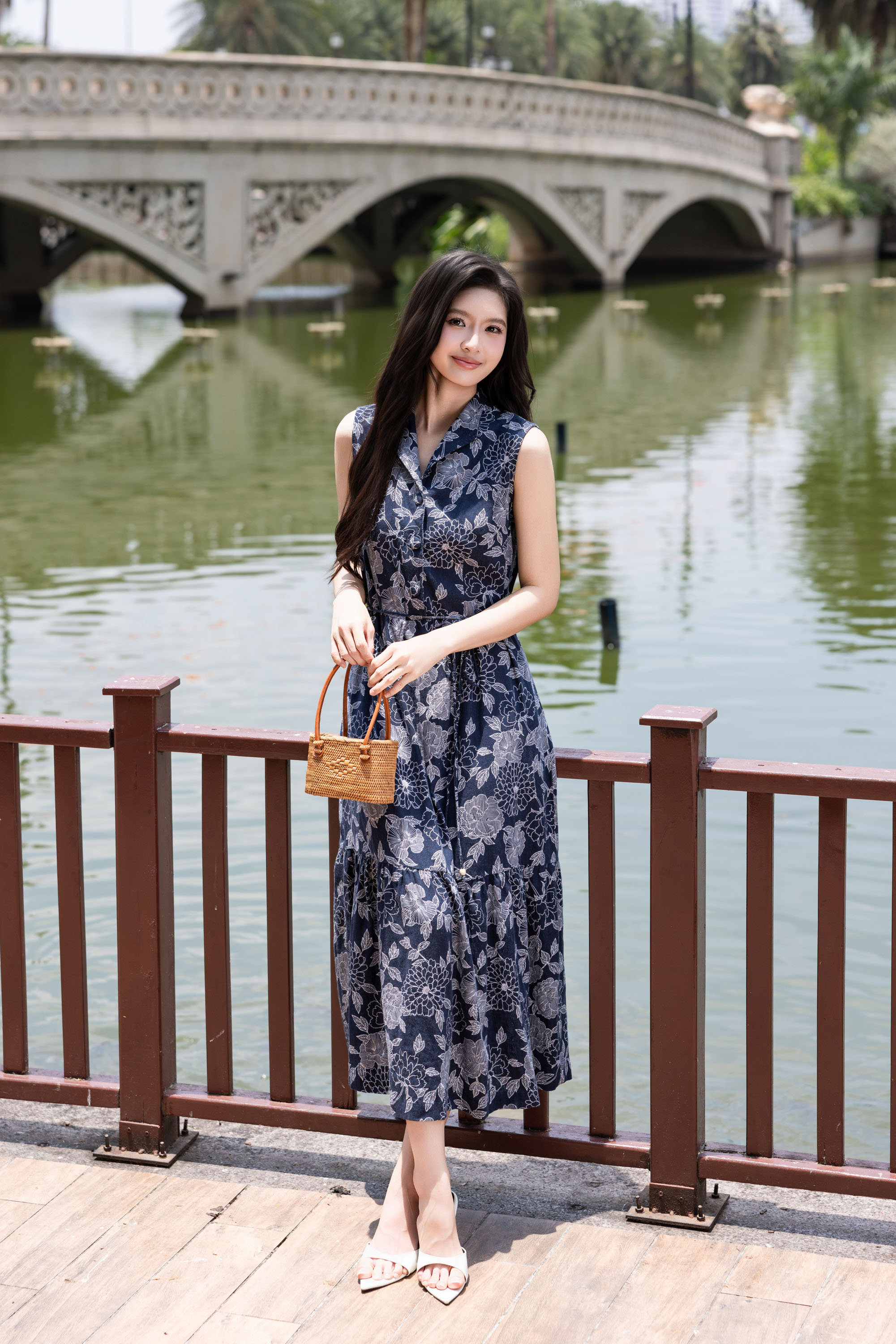 SWANLAKE | Váy Đầm Nữ Vải Linen Cổ Sơ Mi Cài Nút Sát Nách Có Túi Dây Thắt Eo Đuôi Cá Xòe D13691LW01