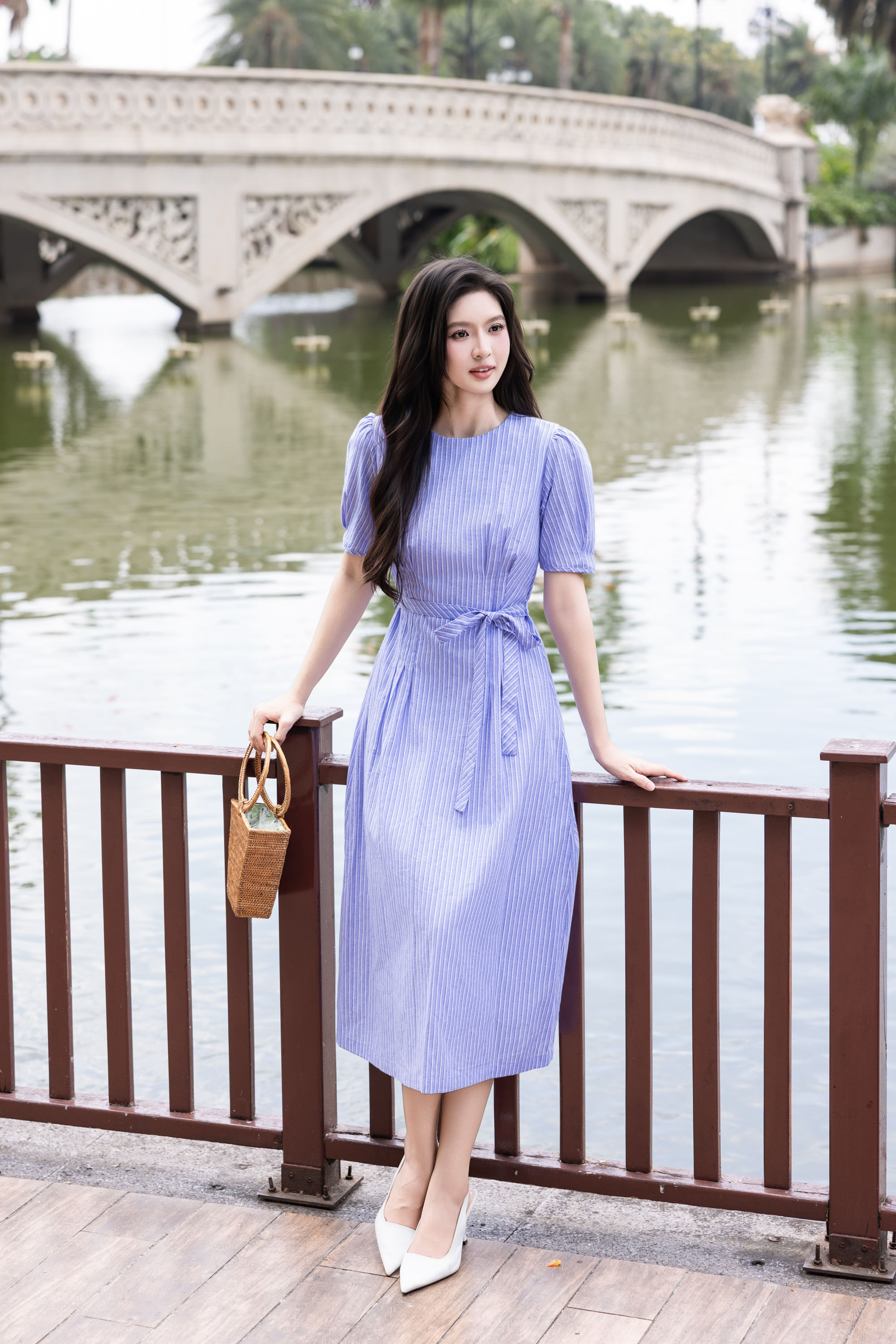 SWANLAKE | Váy Đầm Nữ Xòe Chiết Eo Tôn Dáng Vải Cotton Linen Sọc Cổ Tròn Tay Ngắn Thanh Lịch D13711LW01