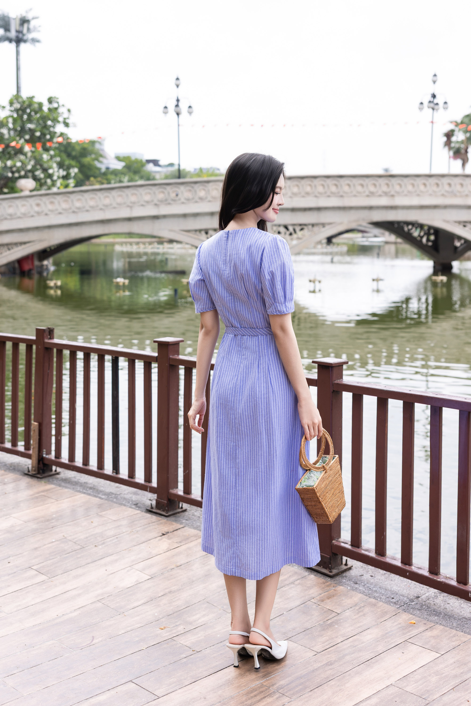 SWANLAKE | Váy Đầm Nữ Xòe Chiết Eo Tôn Dáng Vải Cotton Linen Sọc Cổ Tròn Tay Ngắn Thanh Lịch D13711LW01