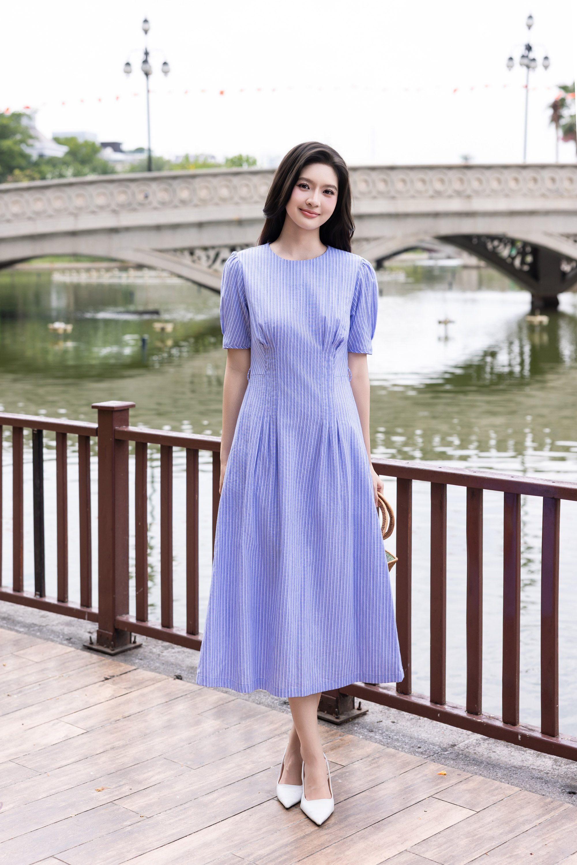 SWANLAKE | Váy Đầm Nữ Xòe Chiết Eo Tôn Dáng Vải Cotton Linen Sọc Cổ Tròn Tay Ngắn Thanh Lịch D13711LW01