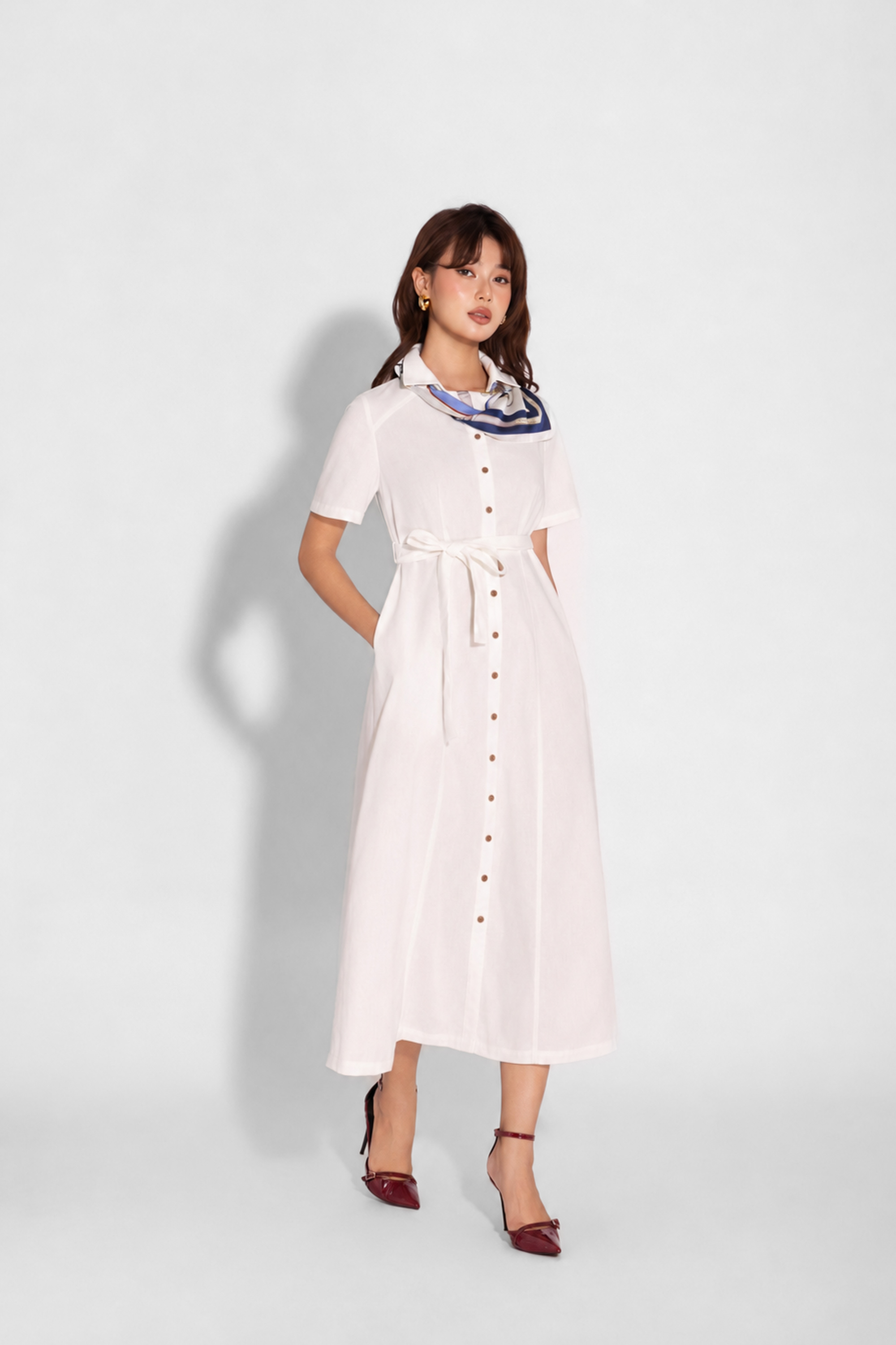 SWANLAKE | Váy Đầm Nữ Sơ Mi Suông Trơn Cài Nút Vải Linen Tay Ngắn Dây Thắt Eo Công Sở D12990LW04