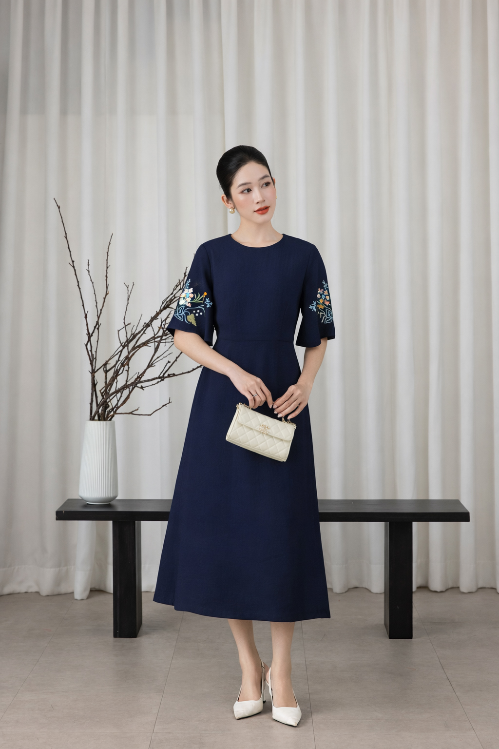 SWANLAKE | Váy Đầm Nữ Cổ Tròn Tay Lỡ Cánh Tiên Chất Tơ Xốp Hai Lớp Thêu Hoa Chiết Eo Đi Tiệc D13571LW01