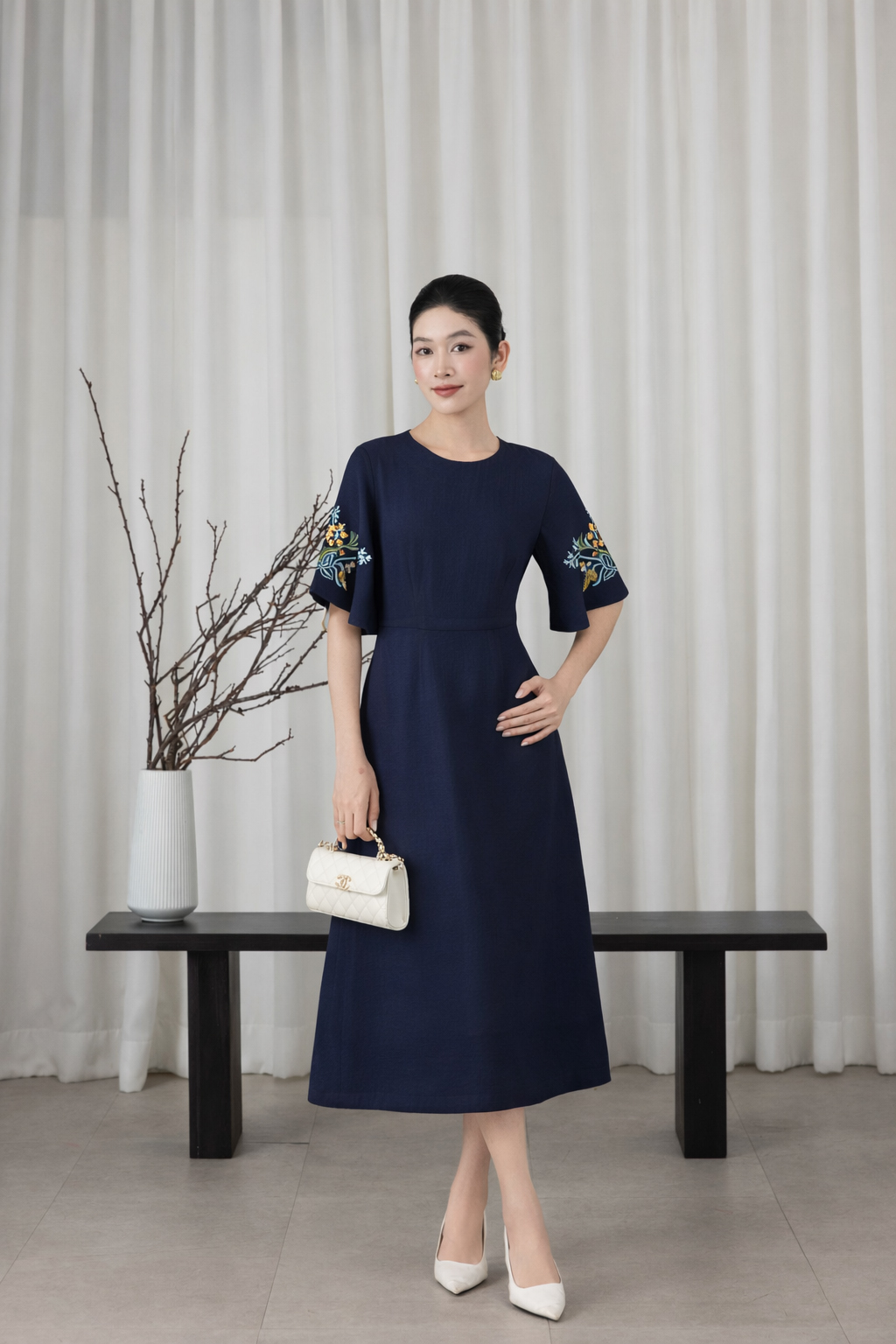 SWANLAKE | Váy Đầm Nữ Cổ Tròn Tay Lỡ Cánh Tiên Chất Tơ Xốp Hai Lớp Thêu Hoa Chiết Eo Đi Tiệc D13571LW01