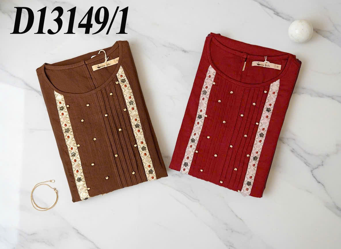 SWANLAKE | Váy Đầm Nữ Midi Suông Vải Linen Thêu Họa Tiết Cổ Tròn Tay Lỡ Có Túi Xẻ Tà Công Sở D13149LW01