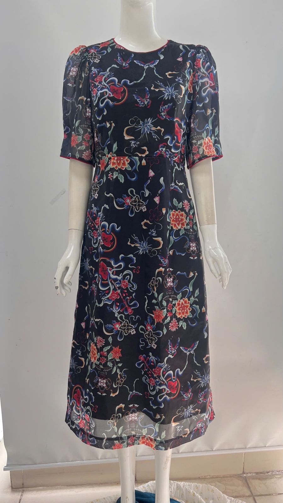 SWANLAKE | Váy Đầm Nữ Maxi Suông Vải Tơ In Hoa Cổ Tròn Tay Bí Phồng Chiết Eo Đi Tiệc Công Sở D13245LW01