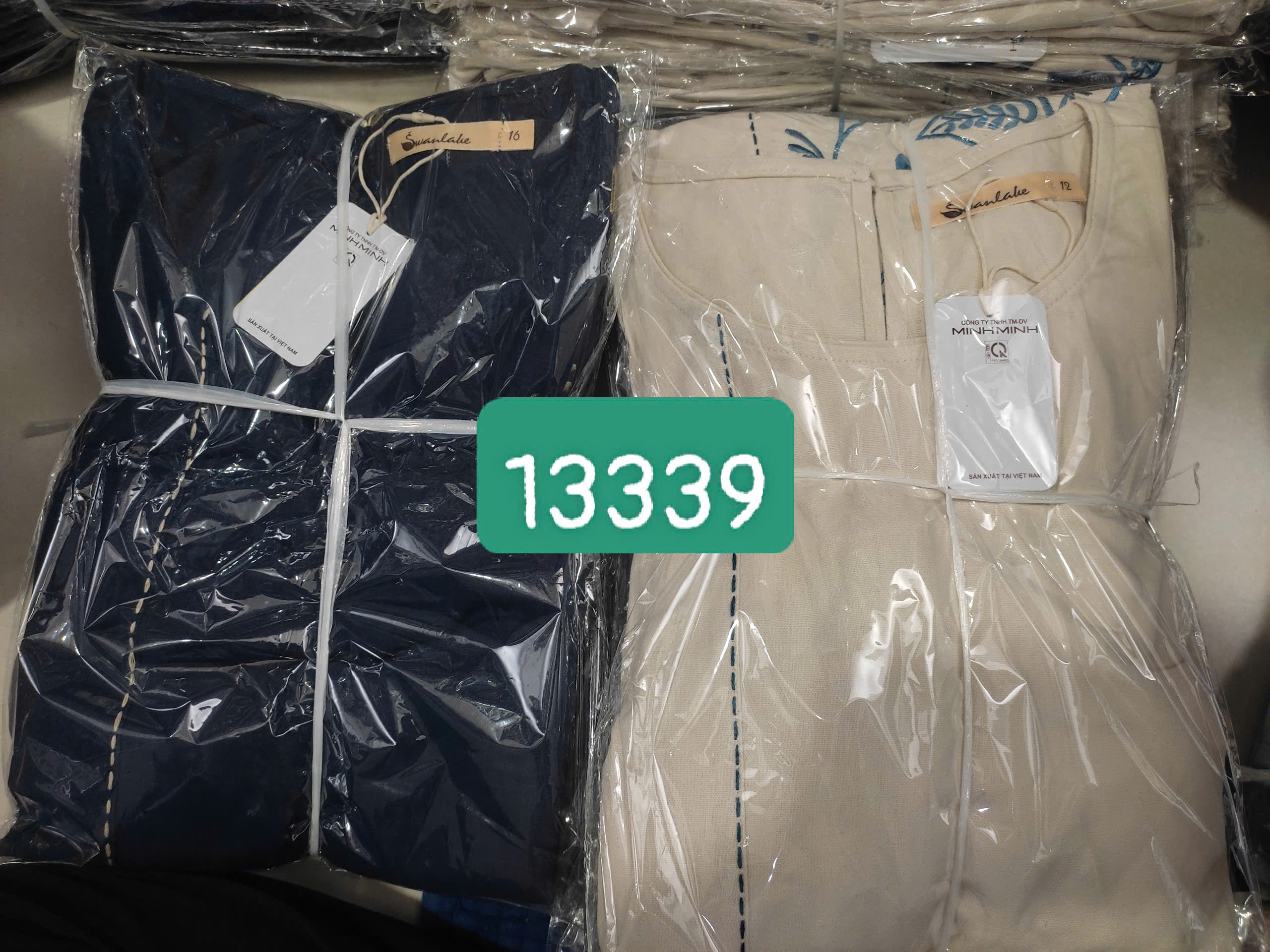 SWANLAKE | Váy Đầm Nữ Midi Suông Cổ Tròn Tay Lỡ Vải Linen Thêu Hoa Cao Cấp Công Sở Dạo Phố D13339LW01
