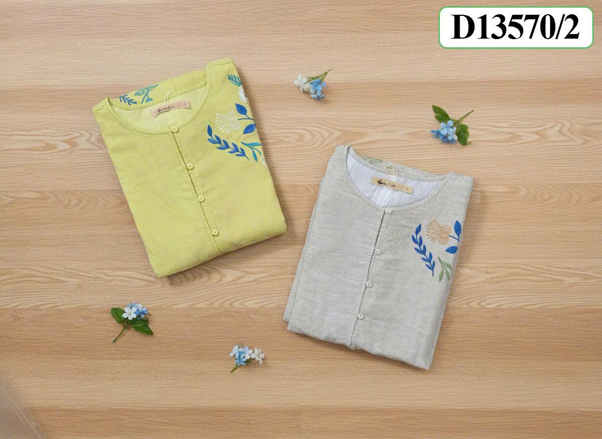 SWANLAKE | Váy Đầm Nữ Maxi Suông Tay Ngắn Cổ Tròn Cài Nút Vải Linen Thêu Hoa Có Túi Công Sở D13570LW01