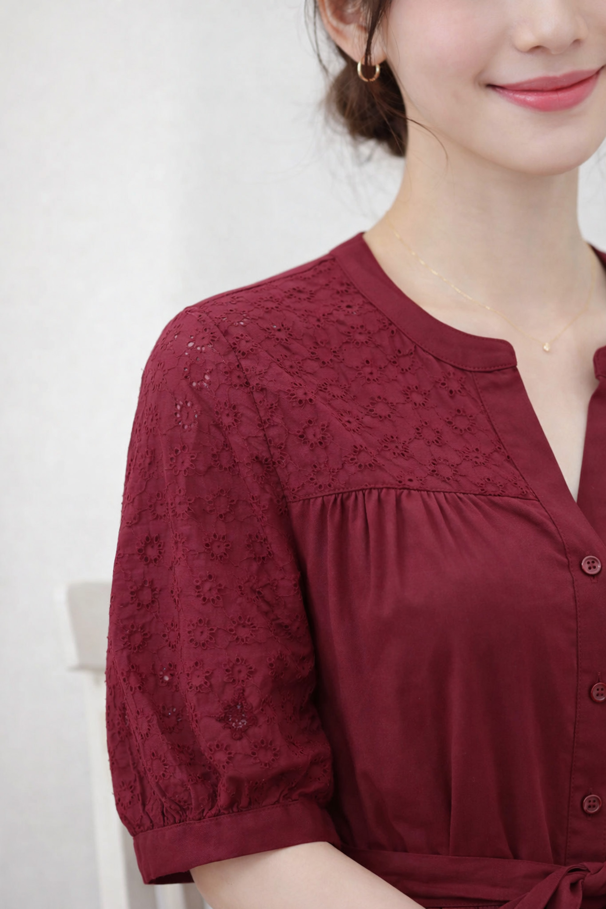 SWANLAKE | Váy Đầm Nữ Maxi Suông Cổ Trụ Cài Nút Cotton Phối Ren Dây Thắt Eo Tay Lỡ Công Sở D12821LW01