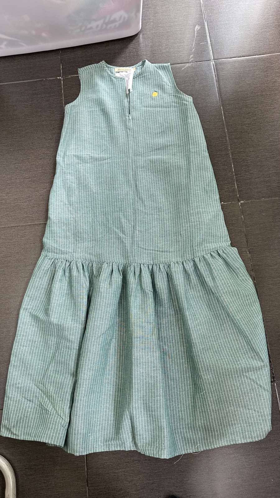 SWANLAKE | Váy Đầm Nữ Suông Sát Nách Vải Cotton Sọc Cổ Trụ Xẻ Bèo Nhún Dạo Phố Du Lịch Hè D13798LW01
