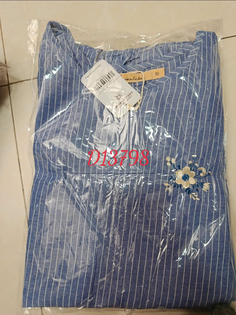 SWANLAKE | Váy Đầm Nữ Suông Sát Nách Vải Cotton Sọc Cổ Trụ Xẻ Bèo Nhún Dạo Phố Du Lịch Hè D13798LW01