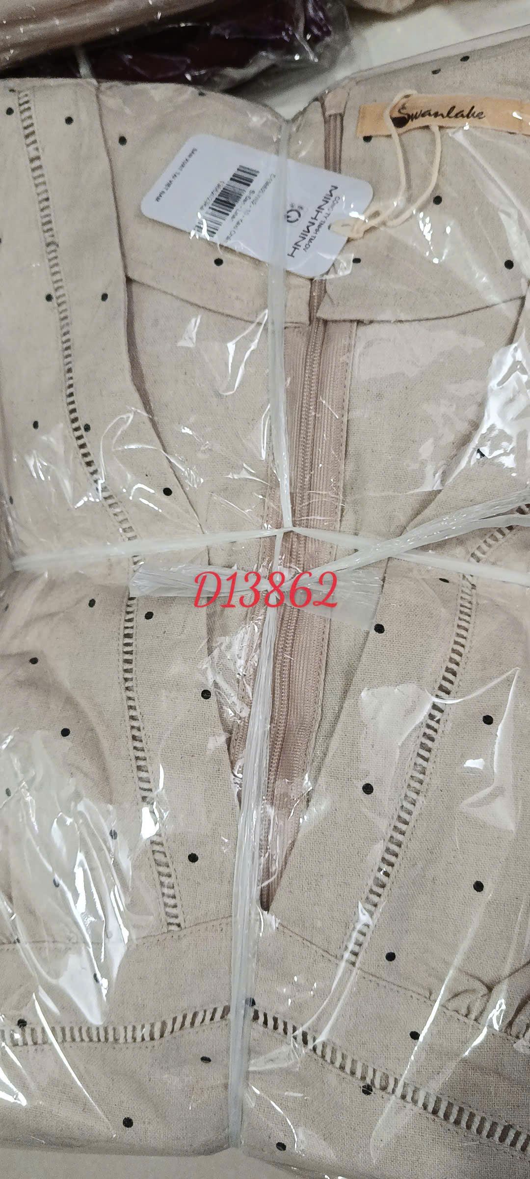 SWANLAKE | Váy Đầm Nữ Dài Dáng Suông Tay Hến Cổ Chữ V Xẻ Sâu Vải Linen Chấm Bi Dạo Phố Hè D13862LW02