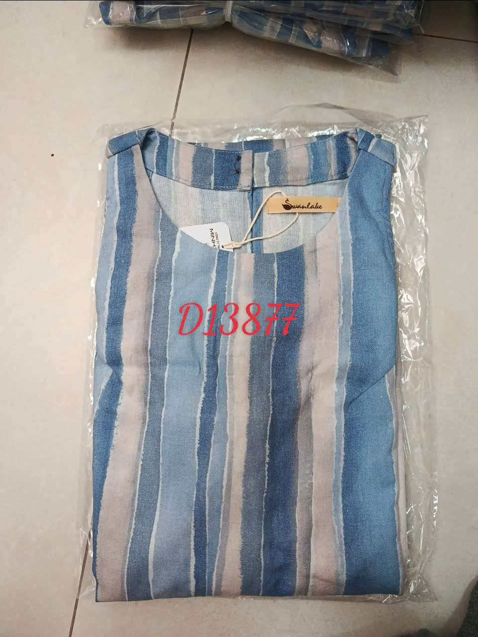 SWANLAKE | Váy Đầm Nữ Maxi Suông Sát Nách Cổ Yếm Linen Sọc Xanh Dương Pastel Du Lịch Biển Hè D13877LW01