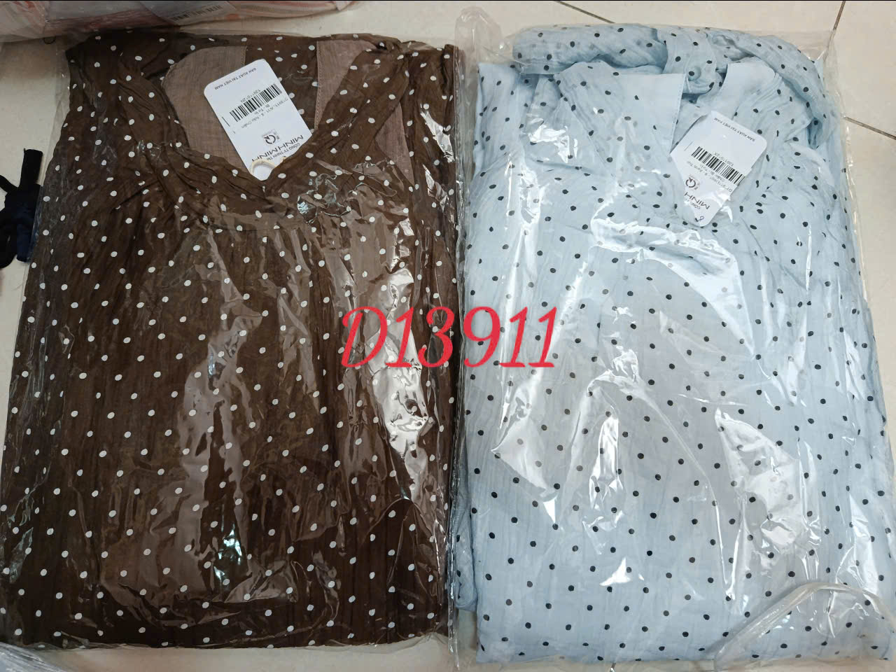 SWANLAKE | Váy Đầm Nữ Maxi Suông Sát Nách Cổ Yếm Chấm Bi Vải Tơ Đuôi Cá Du Lịch Biển Hè D13911LW01