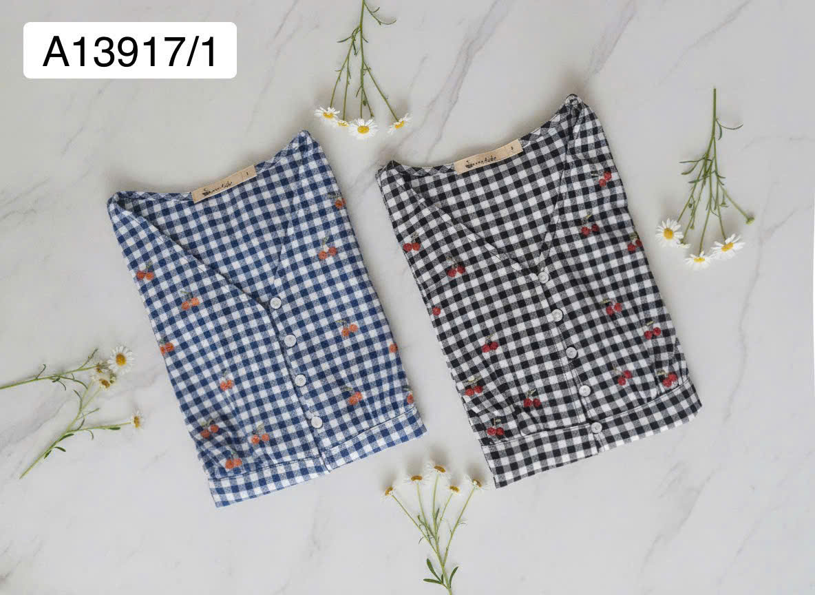 SWANLAKE | Áo Kiểu Nữ Dáng Babydoll Kẻ Sọc Caro Cài Nút Cổ Chữ V Chất Linen Tay Ngắn Dạo Phố A13917LW01