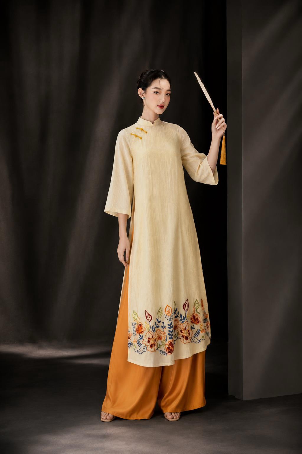 Áo Dài Cách Tân Nữ Suông Vải Xốp Hàn Tà Kép Thêu Hoa L13969LW01