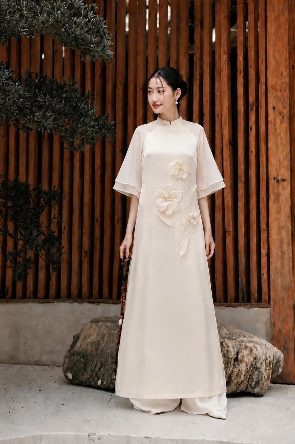 Áo Dài Cách Tân Vải Tơ Ánh Kim Đính Hoa 3D L13982LW01
