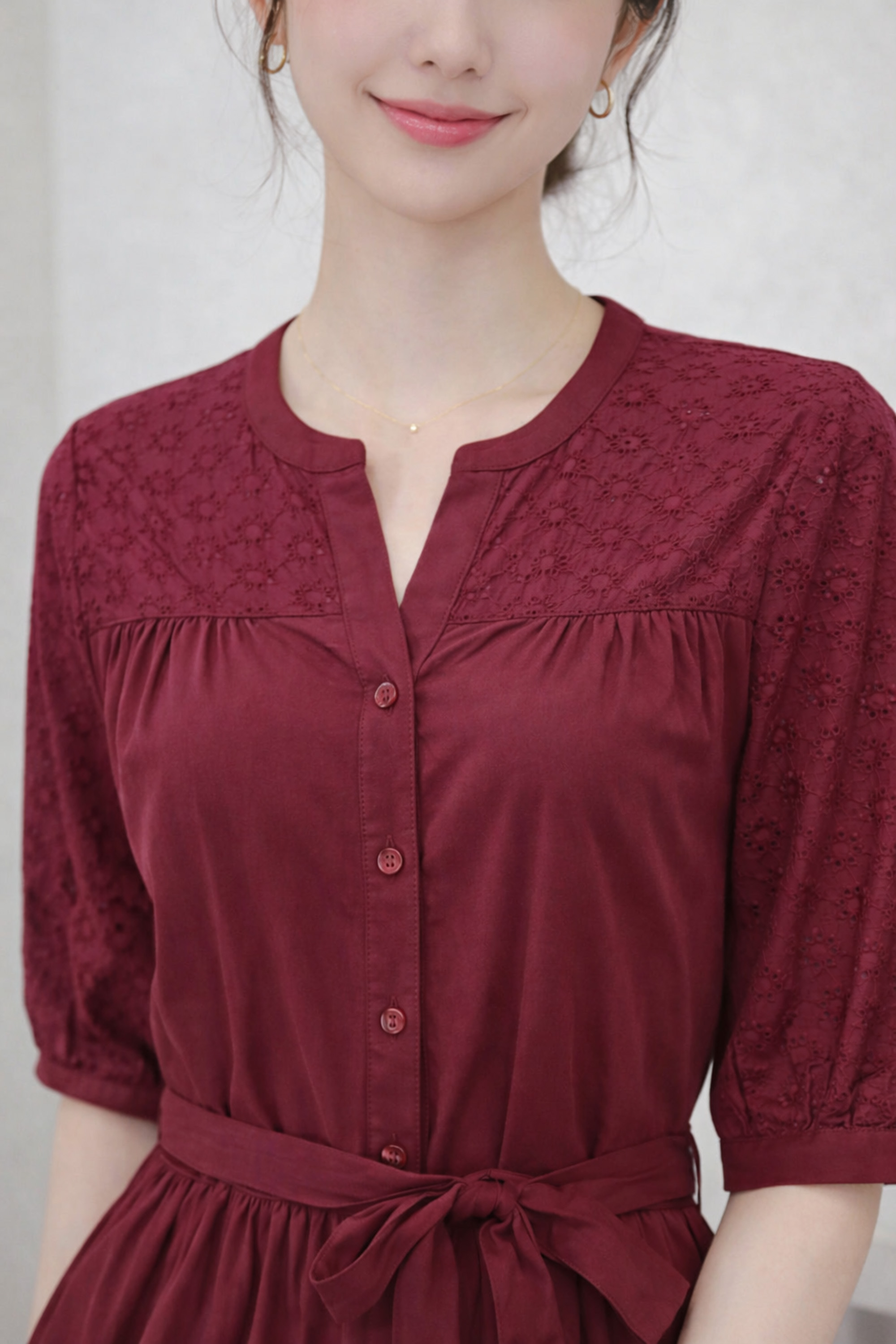 SWANLAKE | Váy Đầm Nữ Maxi Suông Cổ Trụ Cài Nút Cotton Phối Ren Dây Thắt Eo Tay Lỡ Công Sở D12821LW01