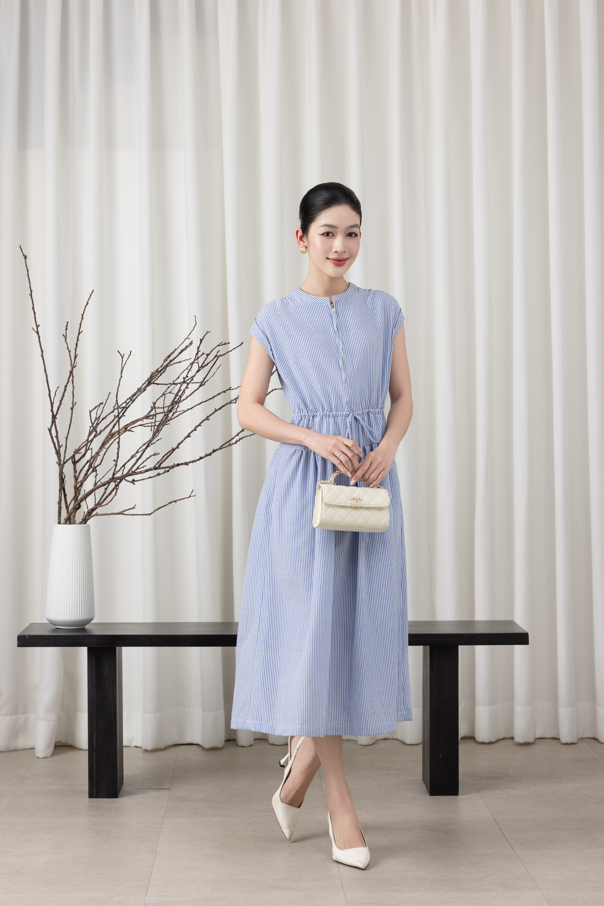 SWANLAKE | Váy Đầm Nữ Suông Vải Cotton Sọc Cổ Trụ Cài Nút Tay Hến Dây Thắt Eo Dạo Phố Hè D13659LW01