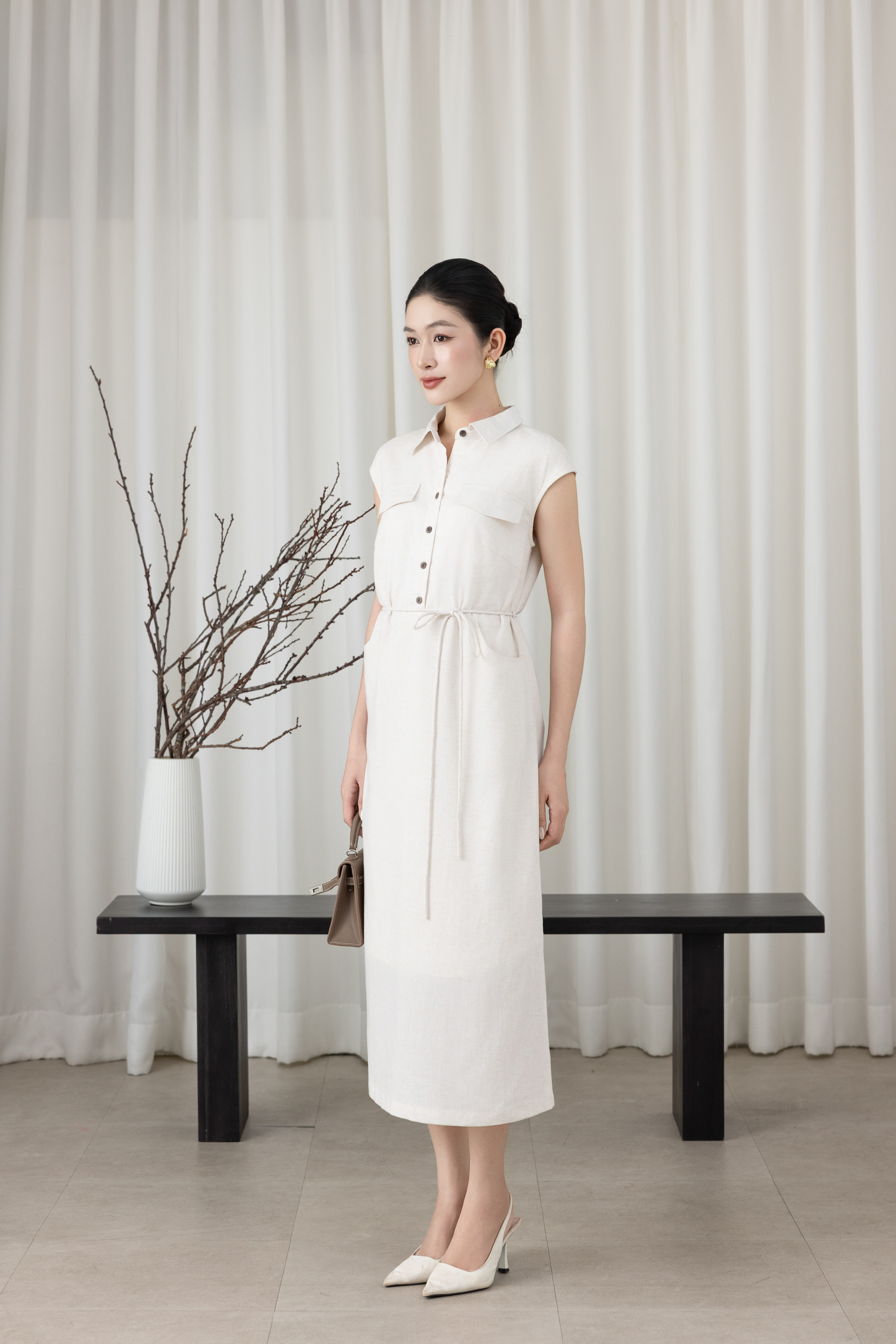 SWANLAKE | Váy Đầm Nữ Suông Vải Linen Cổ Sơ Mi Cài Nút Tay Hến Có Túi Dây Thắt Eo Công Sở D13644LW01
