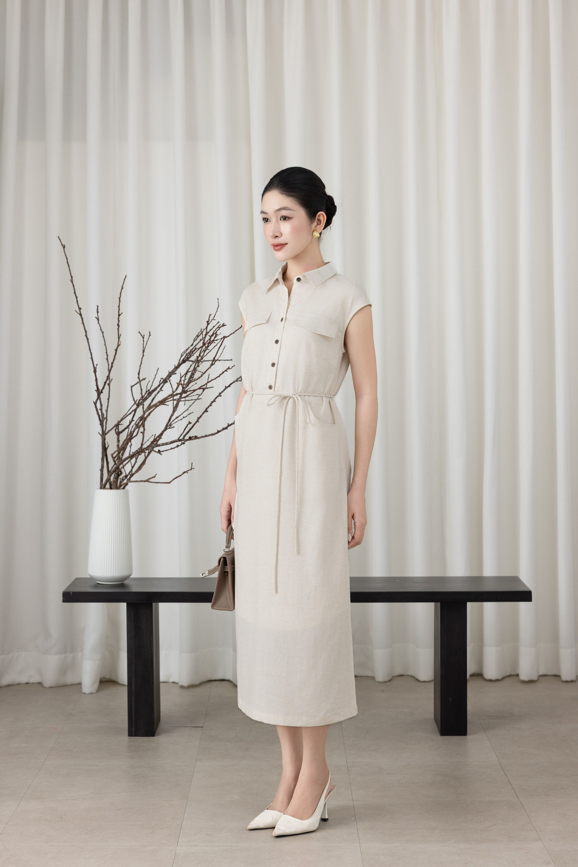 SWANLAKE | Váy Đầm Nữ Suông Vải Linen Cổ Sơ Mi Cài Nút Tay Hến Có Túi Dây Thắt Eo Công Sở D13644LW01
