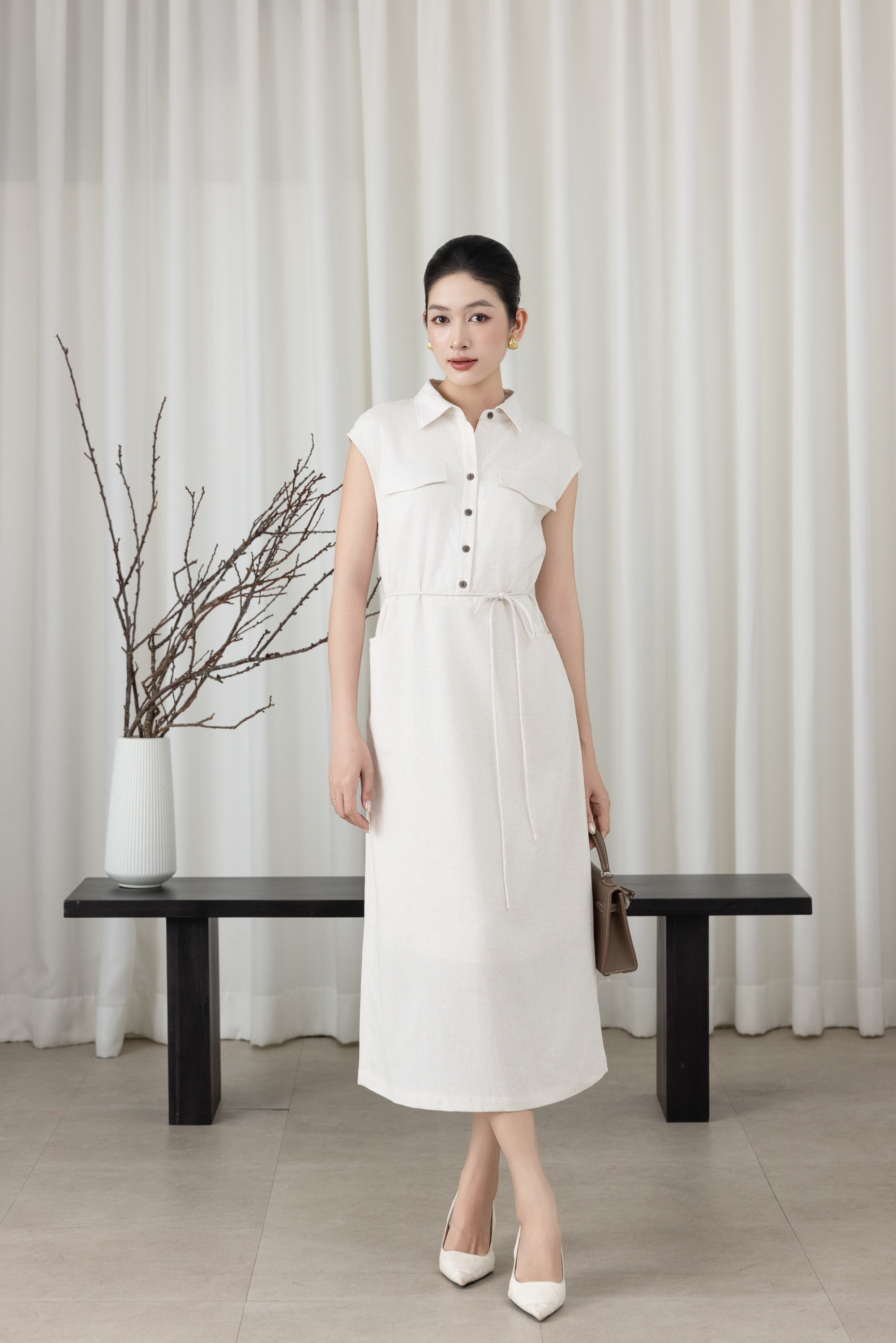 SWANLAKE | Váy Đầm Nữ Suông Vải Linen Cổ Sơ Mi Cài Nút Tay Hến Có Túi Dây Thắt Eo Công Sở D13644LW01