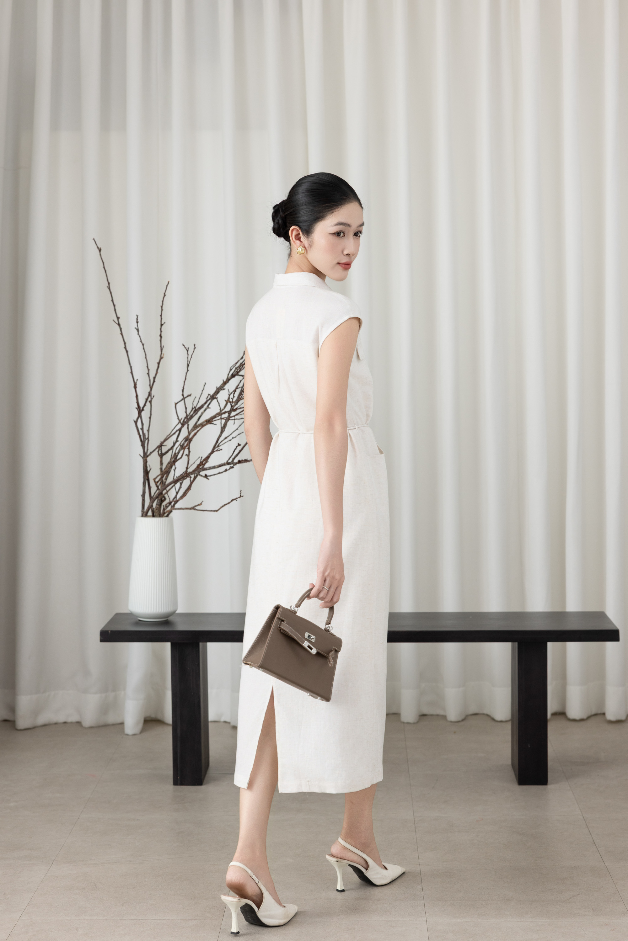 SWANLAKE | Váy Đầm Nữ Suông Vải Linen Cổ Sơ Mi Cài Nút Tay Hến Có Túi Dây Thắt Eo Công Sở D13644LW01