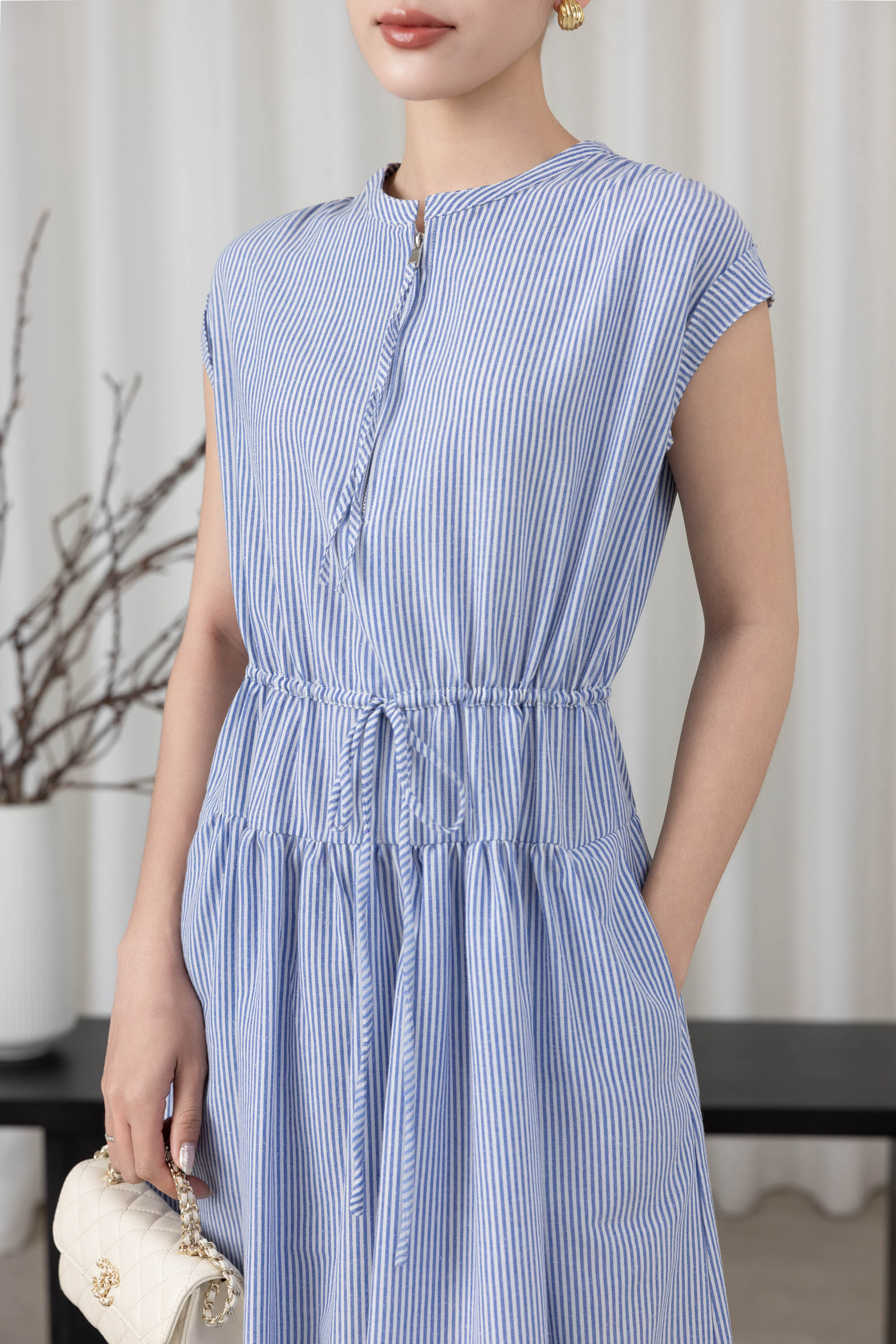 SWANLAKE | Váy Đầm Nữ Suông Vải Cotton Sọc Cổ Trụ Cài Nút Tay Hến Dây Thắt Eo Dạo Phố Hè D13659LW01
