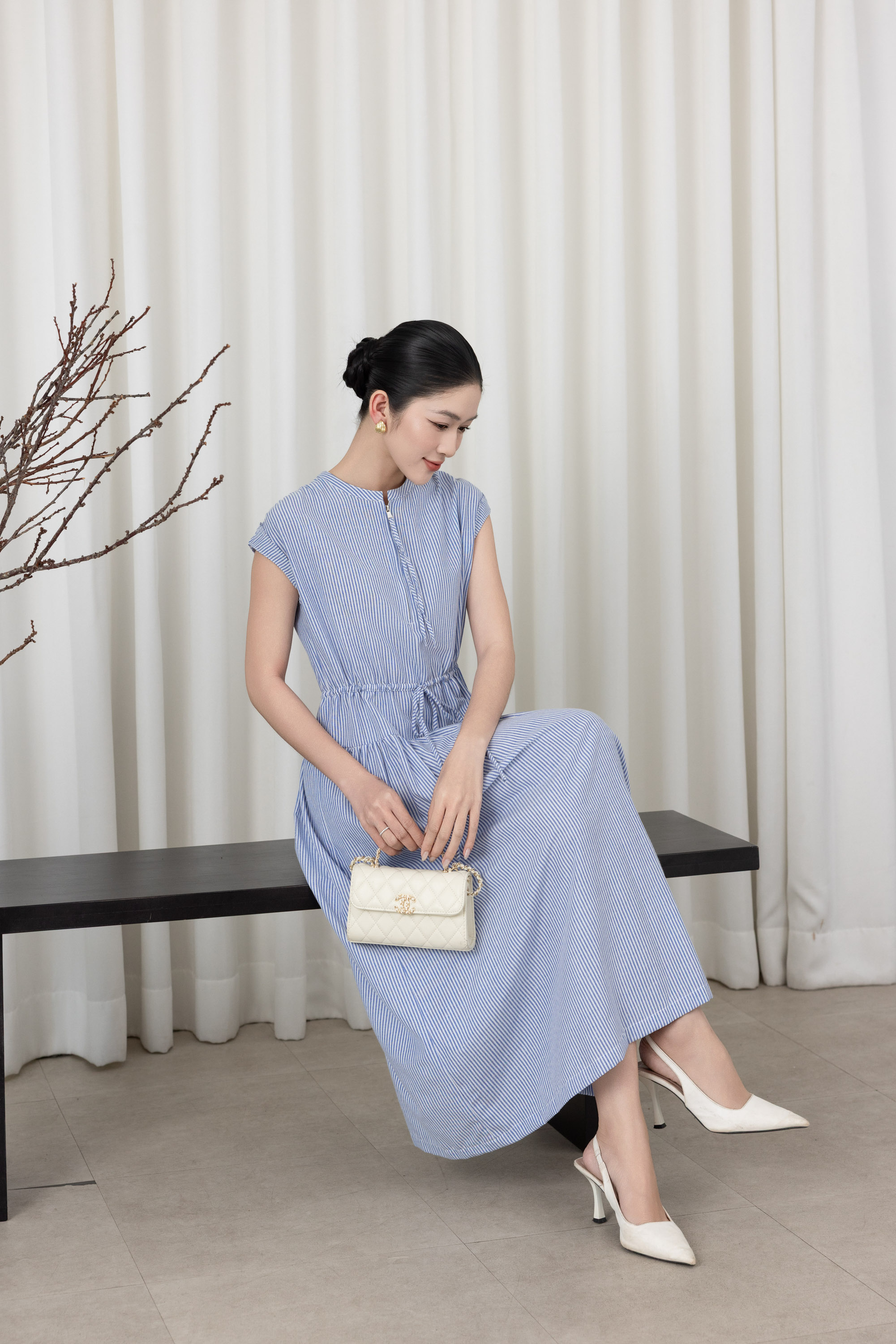 SWANLAKE | Váy Đầm Nữ Suông Vải Cotton Sọc Cổ Trụ Cài Nút Tay Hến Dây Thắt Eo Dạo Phố Hè D13659LW01