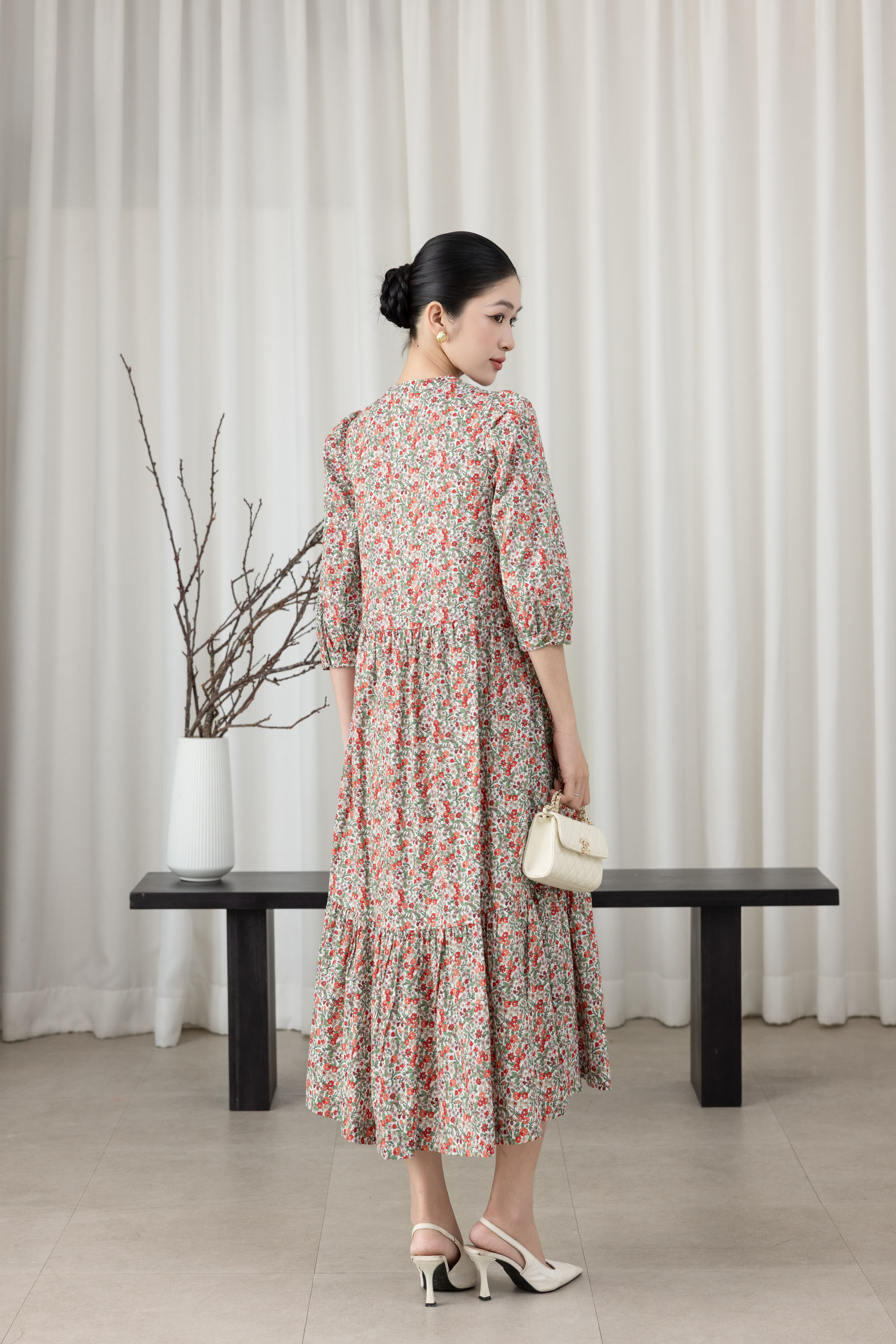 SWANLAKE | Váy Đầm Nữ Maxi Dáng Dài Cổ Trụ Cài Nút Tay Lỡ Linen Bông Nhí Xếp Ly Đuôi Cá D12355LW11