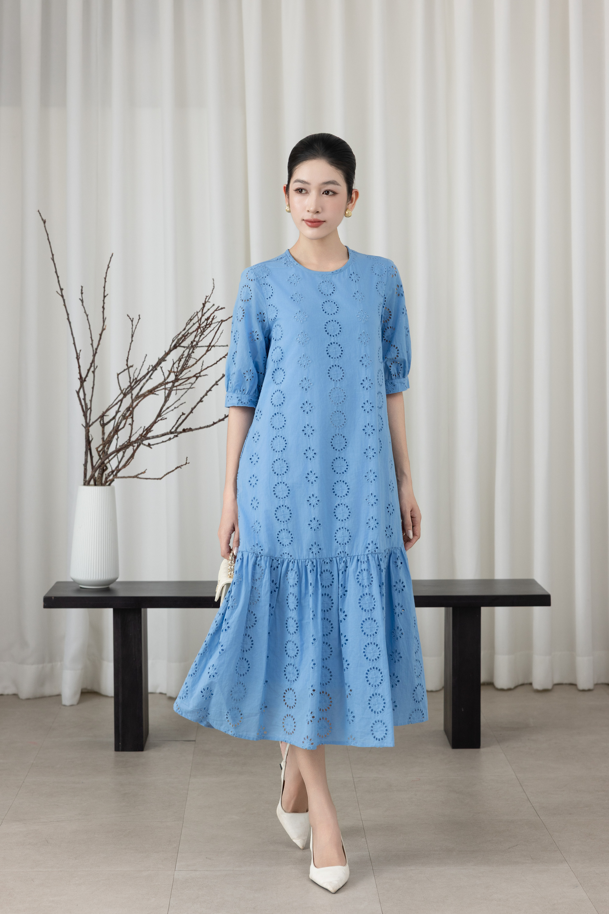 SWANLAKE | Váy Đầm Nữ Maxi Suông Đuôi Cá Vải Cotton Thêu Đục Lỗ 2 Lớp Có Túi Du Lịch Đi Biển D11522LW07