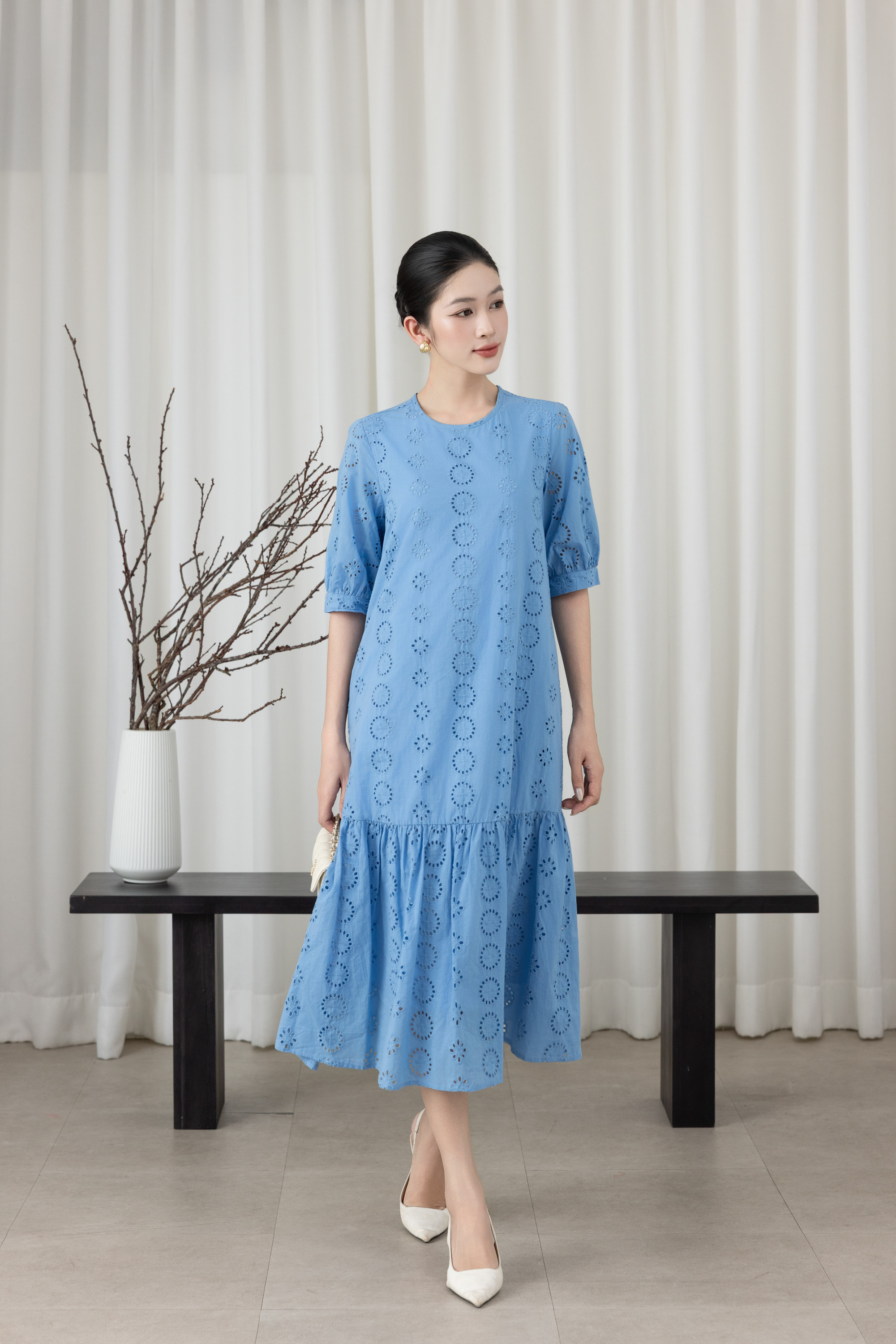 SWANLAKE | Váy Đầm Nữ Maxi Suông Đuôi Cá Vải Cotton Thêu Đục Lỗ 2 Lớp Có Túi Du Lịch Đi Biển D11522LW07