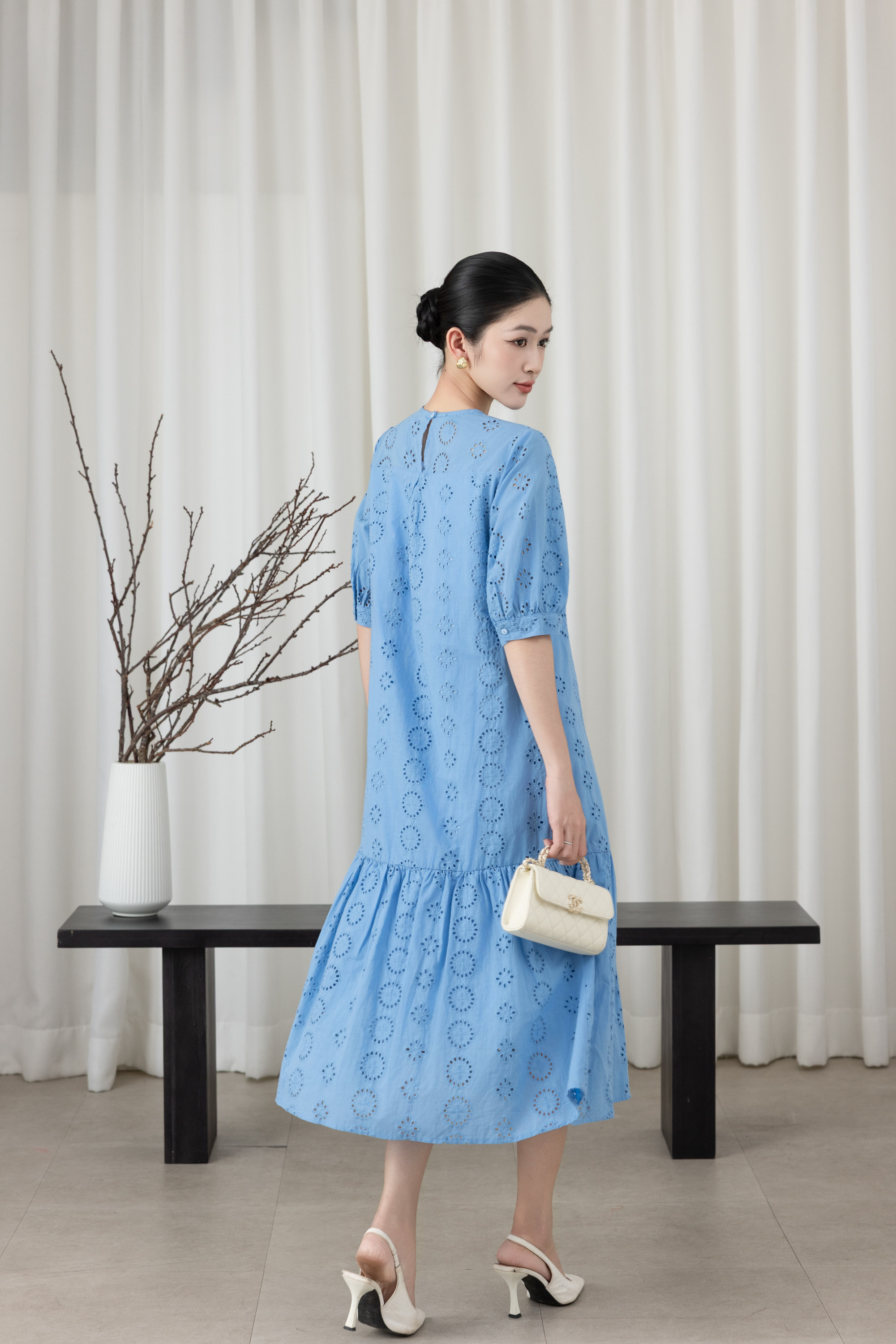 SWANLAKE | Váy Đầm Nữ Maxi Suông Đuôi Cá Vải Cotton Thêu Đục Lỗ 2 Lớp Có Túi Du Lịch Đi Biển D11522LW07