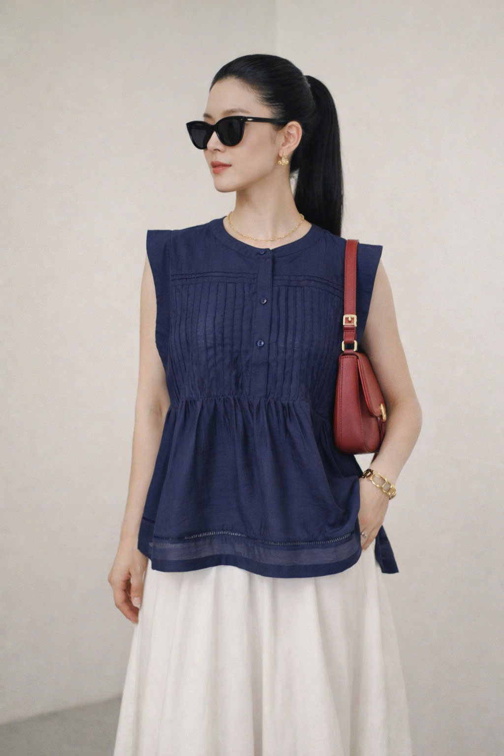 SWANLAKE | Áo Kiểu Nữ Sát Nách Dáng Babydoll Xếp Ly Cổ Tròn Chất Tơ Cotton Dạo Phố Hè A13863LW01