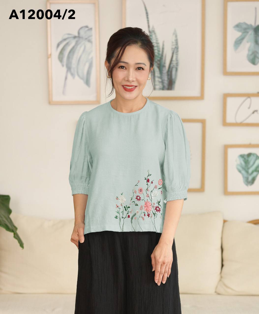 M-Collection - Áo Kiểu Tay Bí Cổ Tròn Thêu Hoa Chất Liệu Linen - A12004LW01
