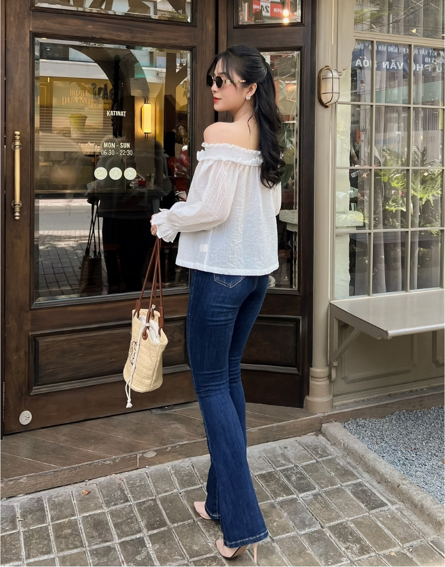 Áo Kiểu Trễ Vai Tơ Dập Ly Swanlake - A11466LW01