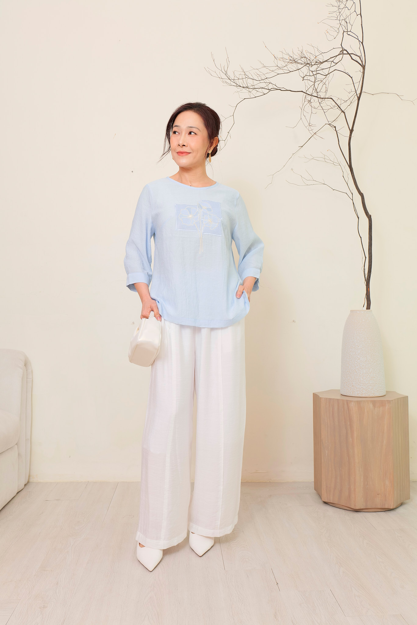 Áo Thêu Hoa Tơ Mỹ Swanlake - A11716LW01