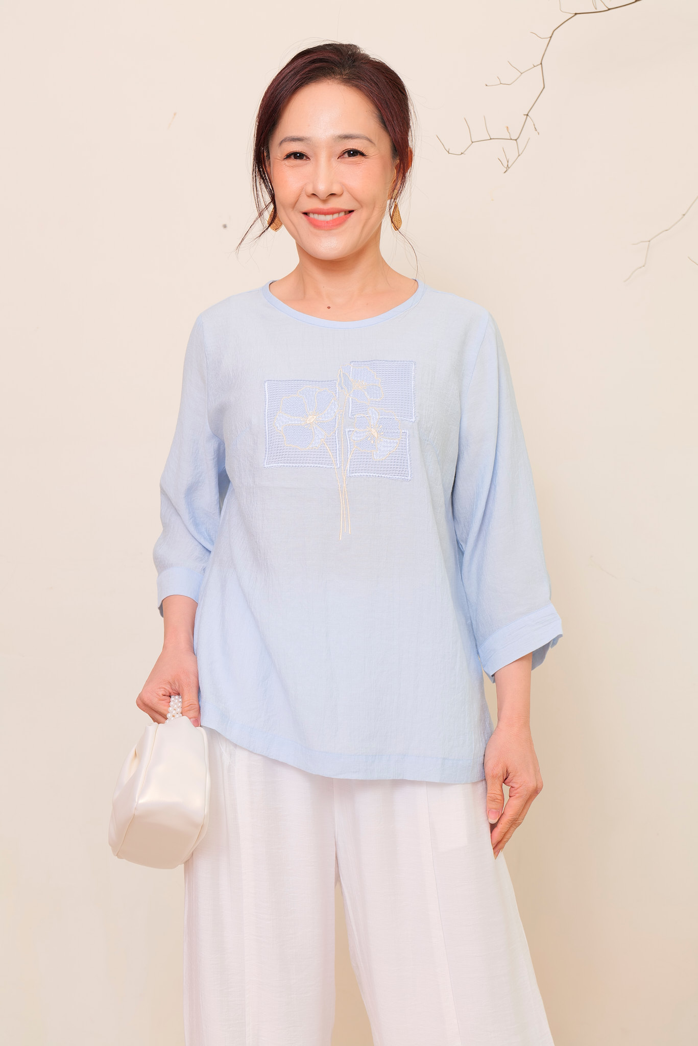 Áo Thêu Hoa Tơ Mỹ Swanlake - A11716LW01
